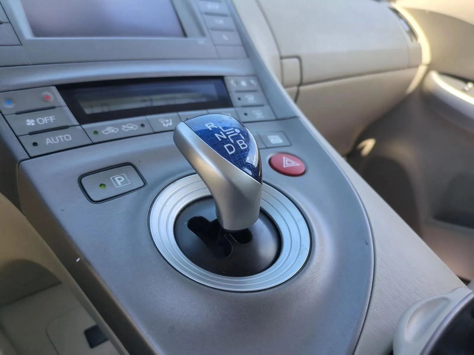 2013 Toyota Prius 5dr HB Two (Natl) photo 12