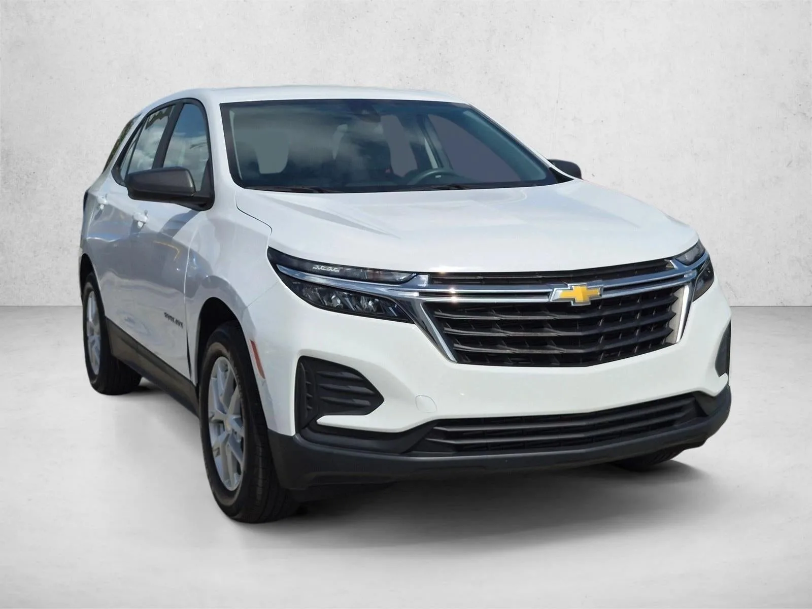 2024 Chevrolet Equinox FWD LS photo 3