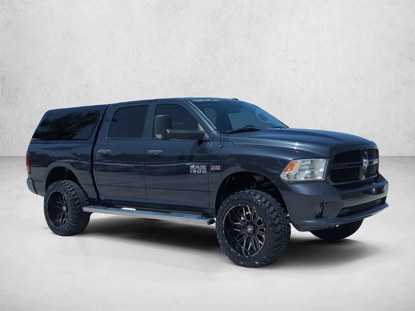 2016 RAM 1500 2WD Crew Cab 5.7 Ft Box Express photo 3