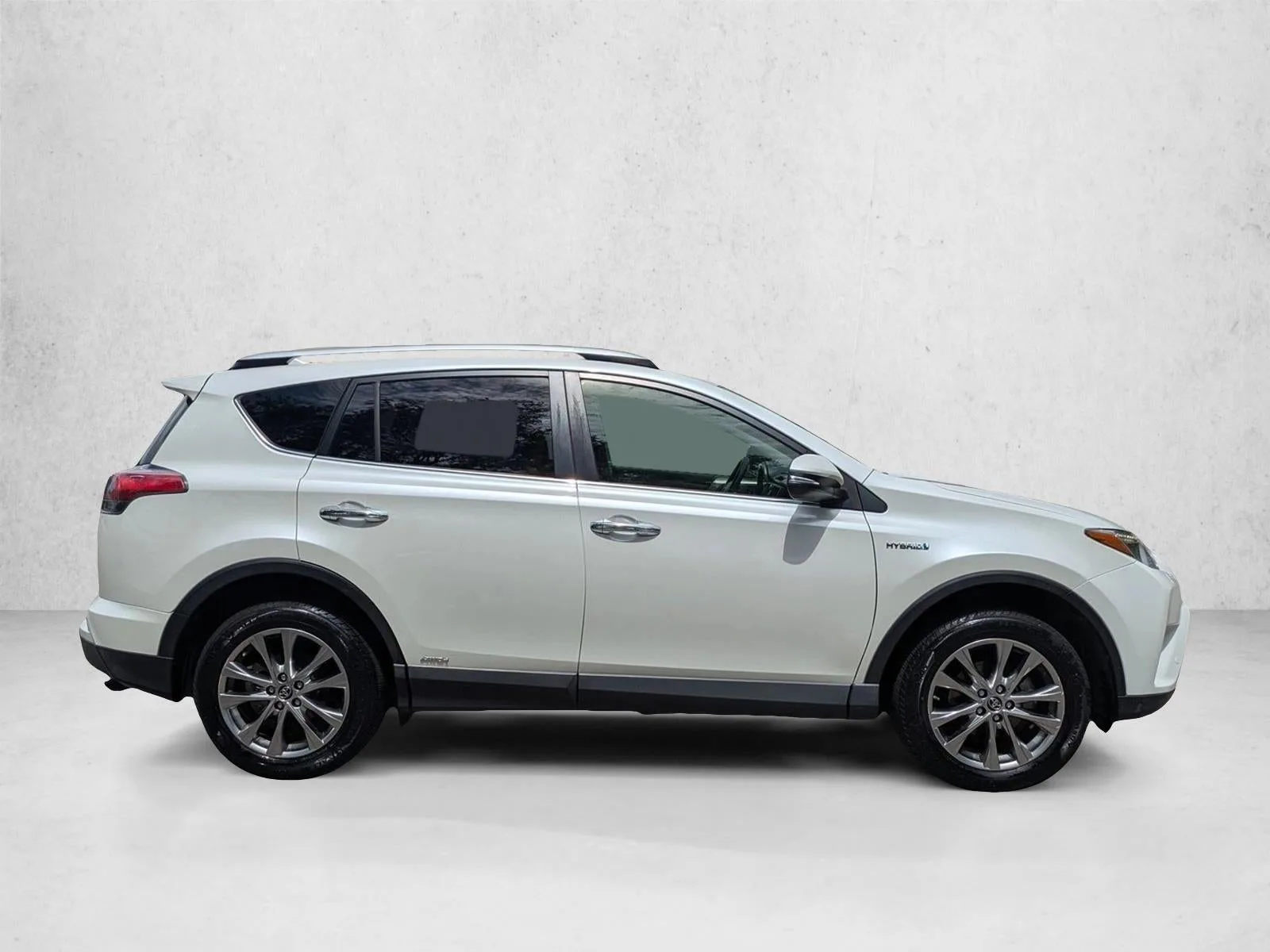 2016 Toyota RAV4 Hybrid AWD 4dr Limited (Natl) photo 4