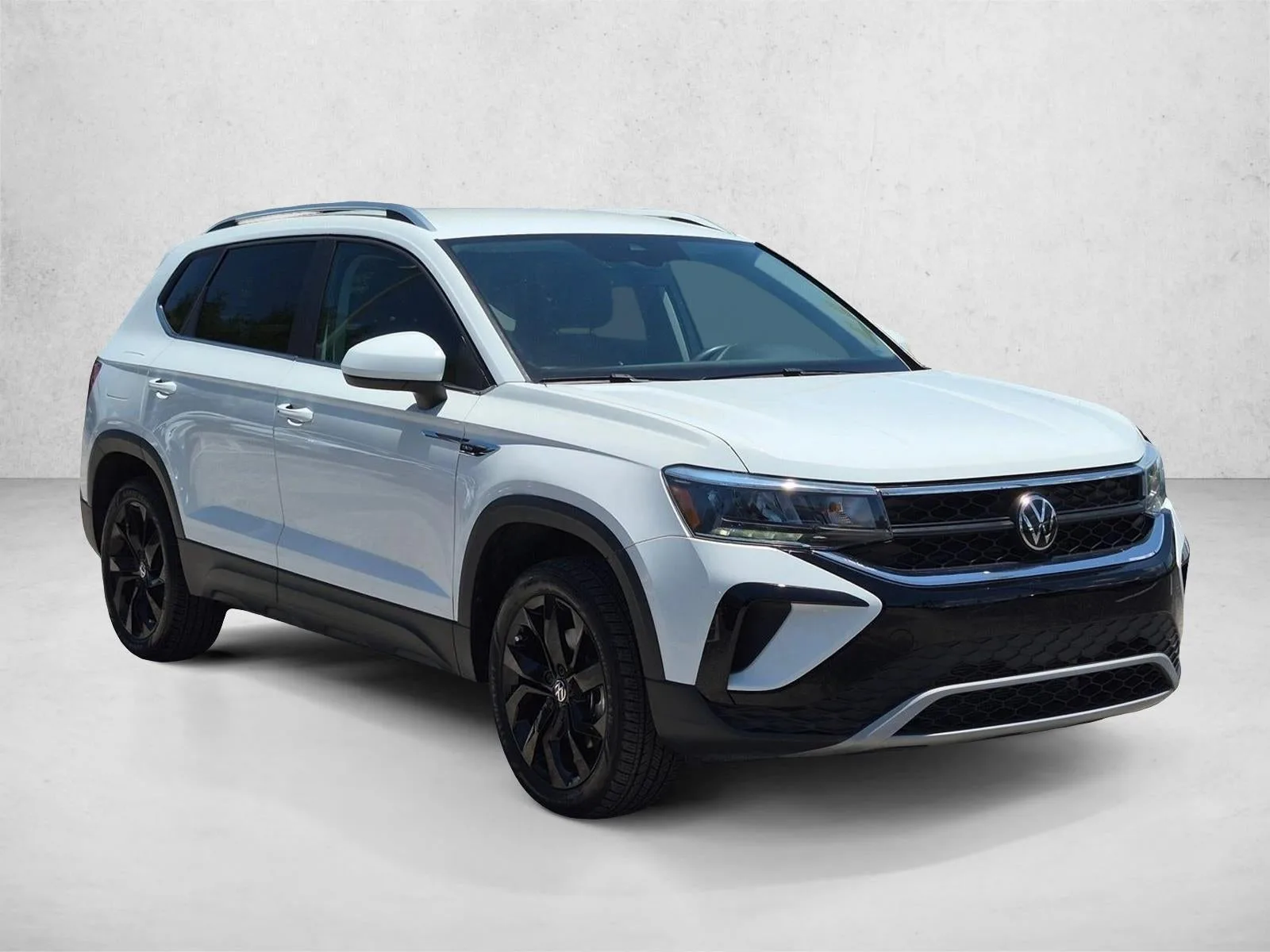 2024 Volkswagen Taos SE FWD photo 3