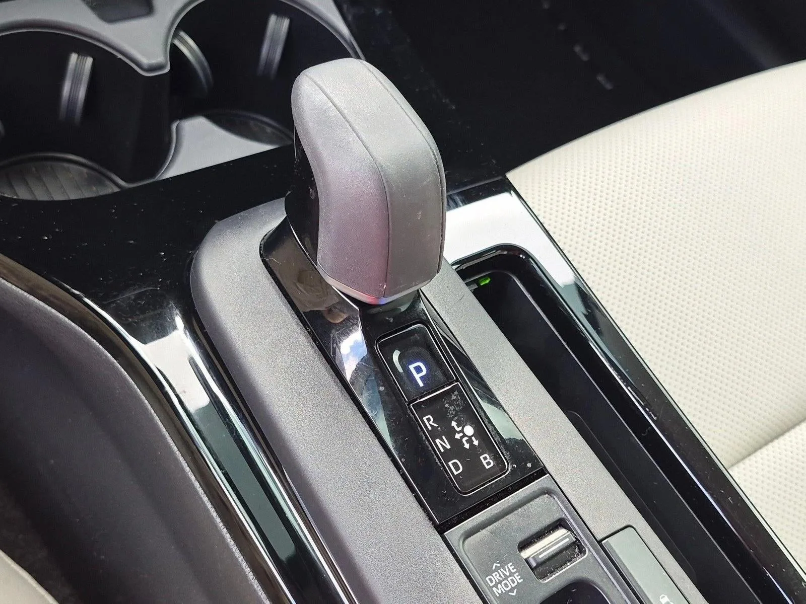 2023 Toyota Prius XLE photo 6