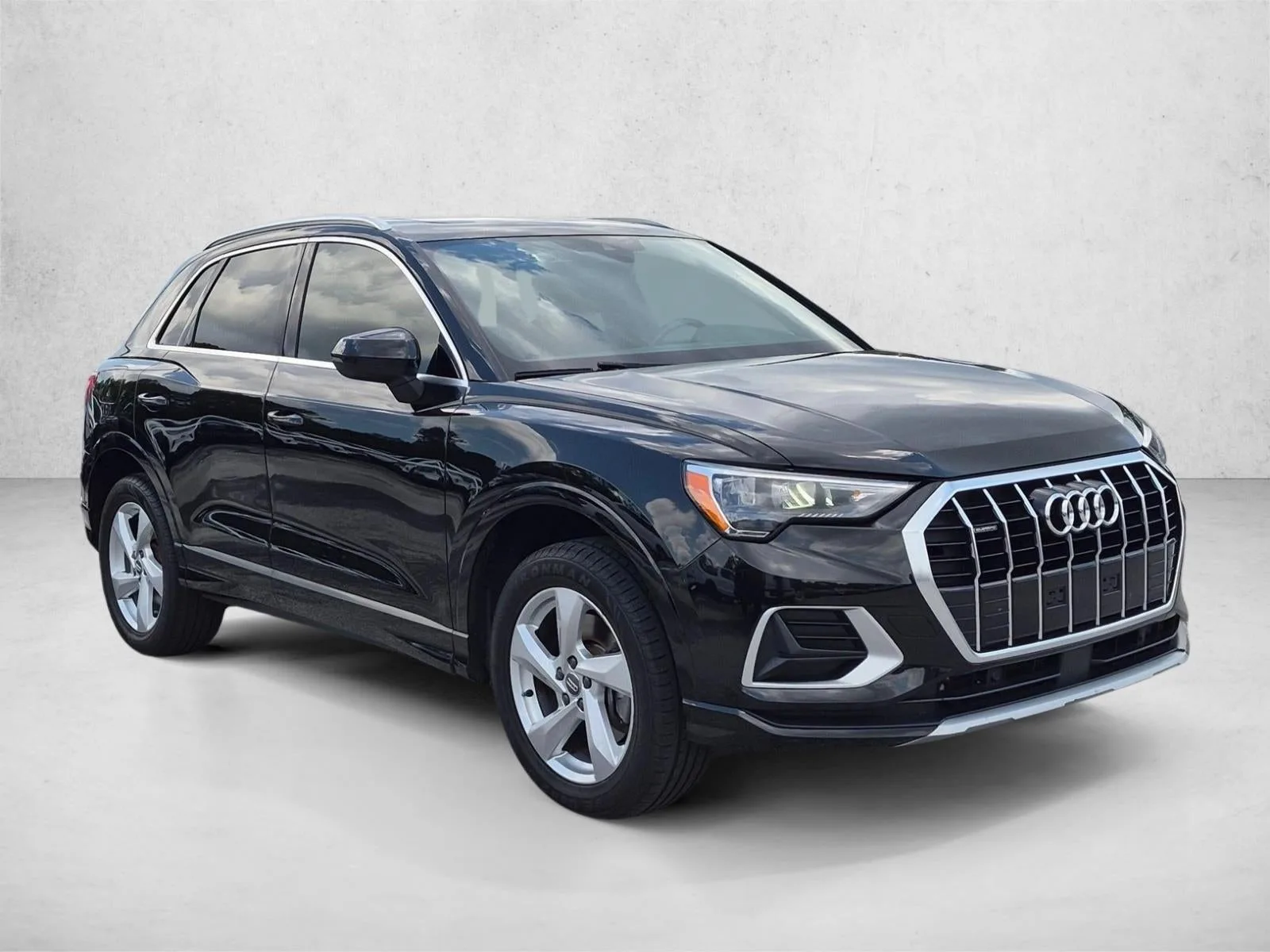2019 Audi Q3 2.0 TFSI Premium quattro photo 3