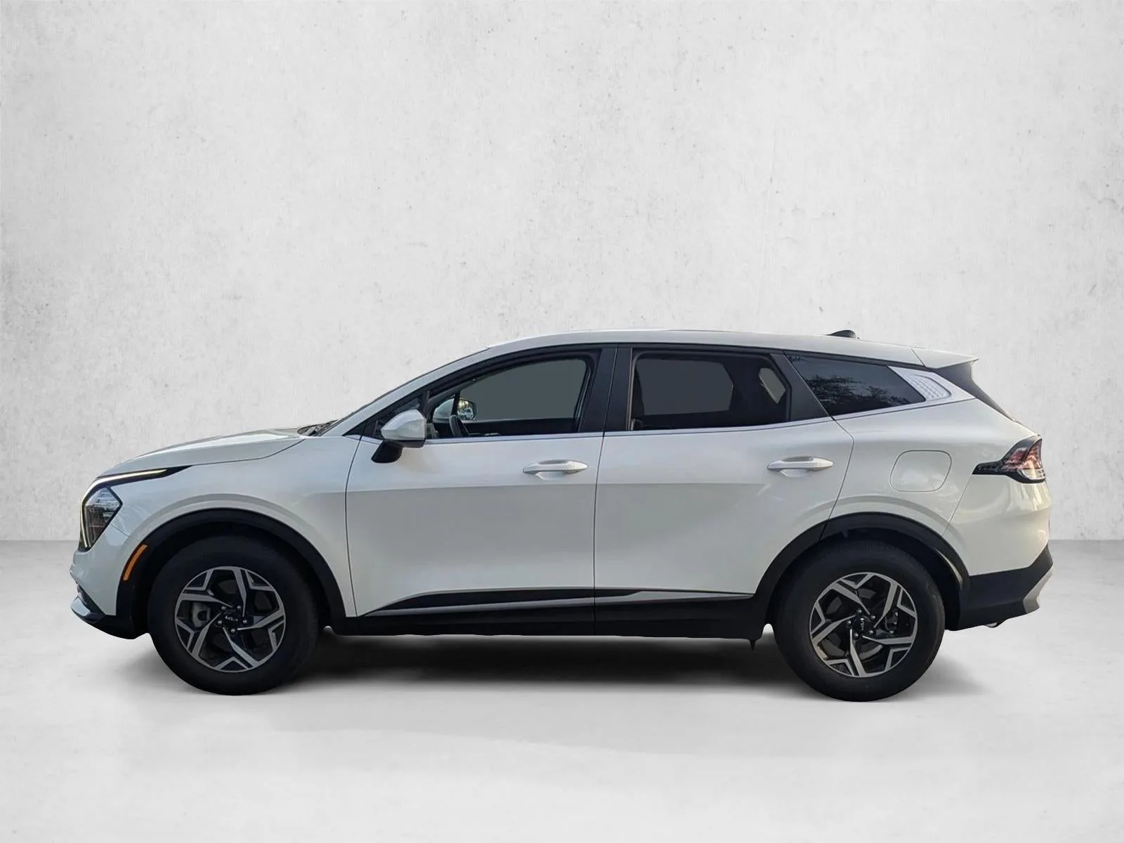 2023 Kia Sportage LX FWD photo 2