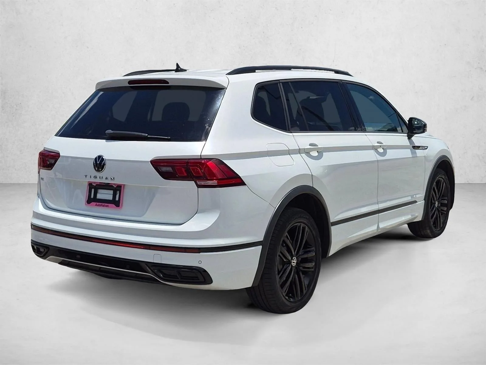 2022 Volkswagen Tiguan 2.0T SE R-Line Black FWD photo 5