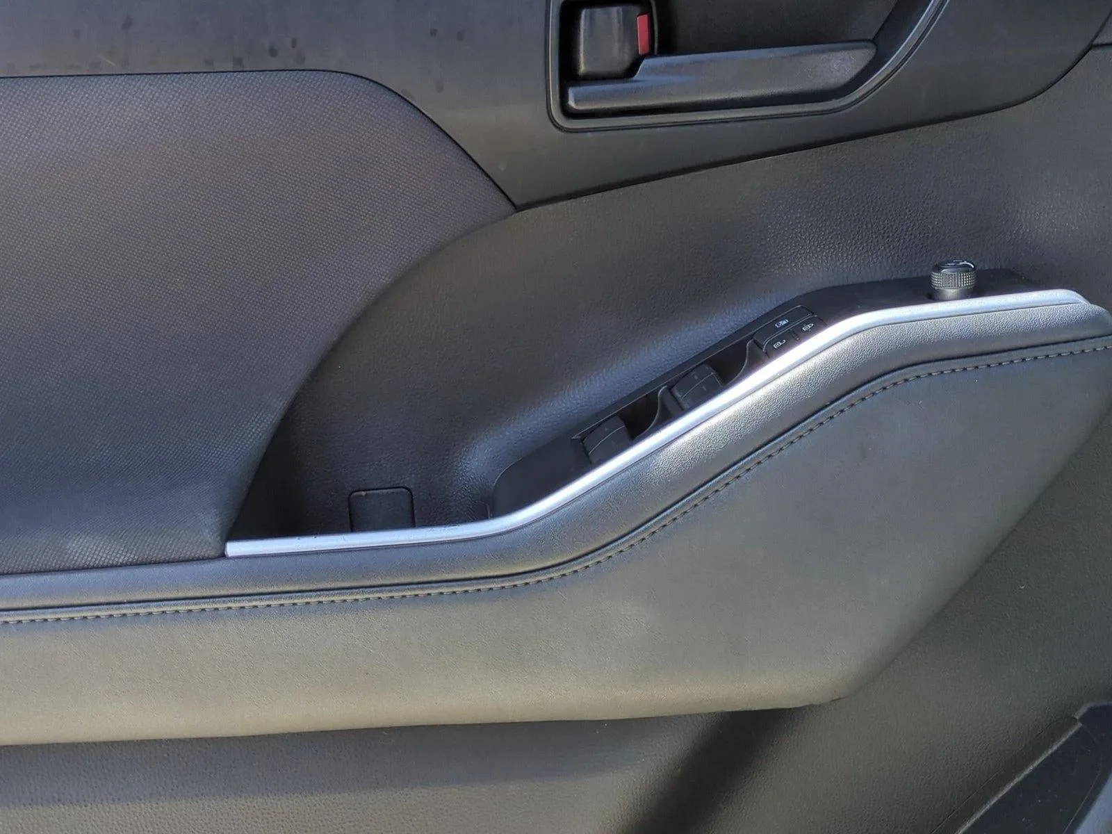 2022 Toyota Highlander L FWD (Natl) photo 11
