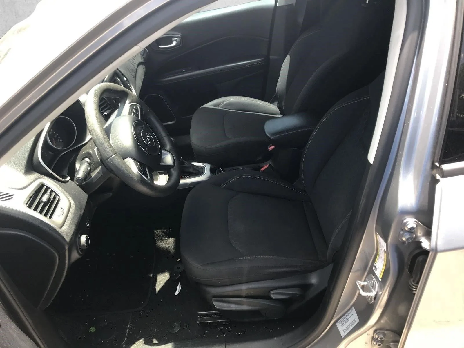 2017 Jeep Compass Sport FWD photo 11