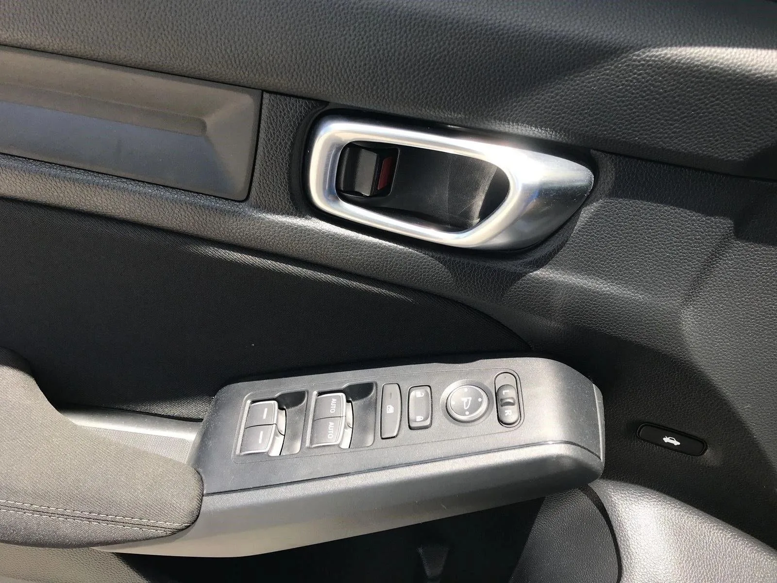 2025 Honda Civic Sedan LX CVT photo 12
