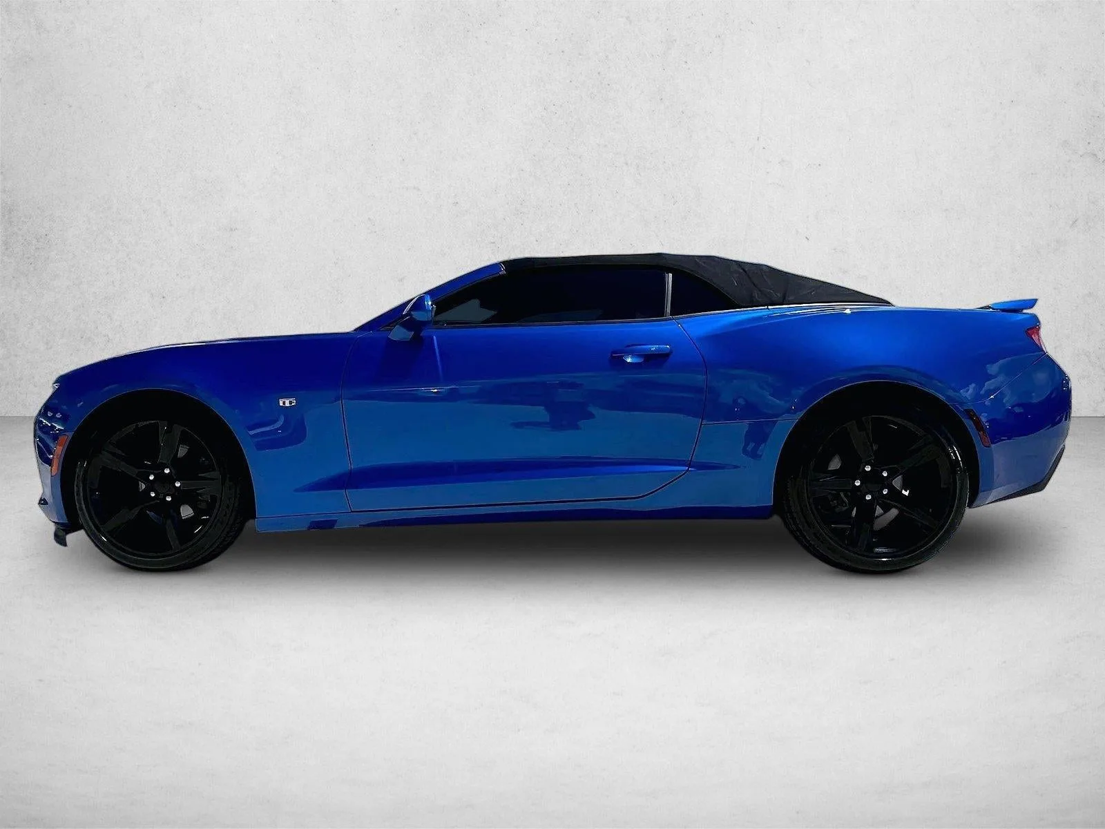 2017 Chevrolet Camaro 2dr Convertible 2LT photo 6