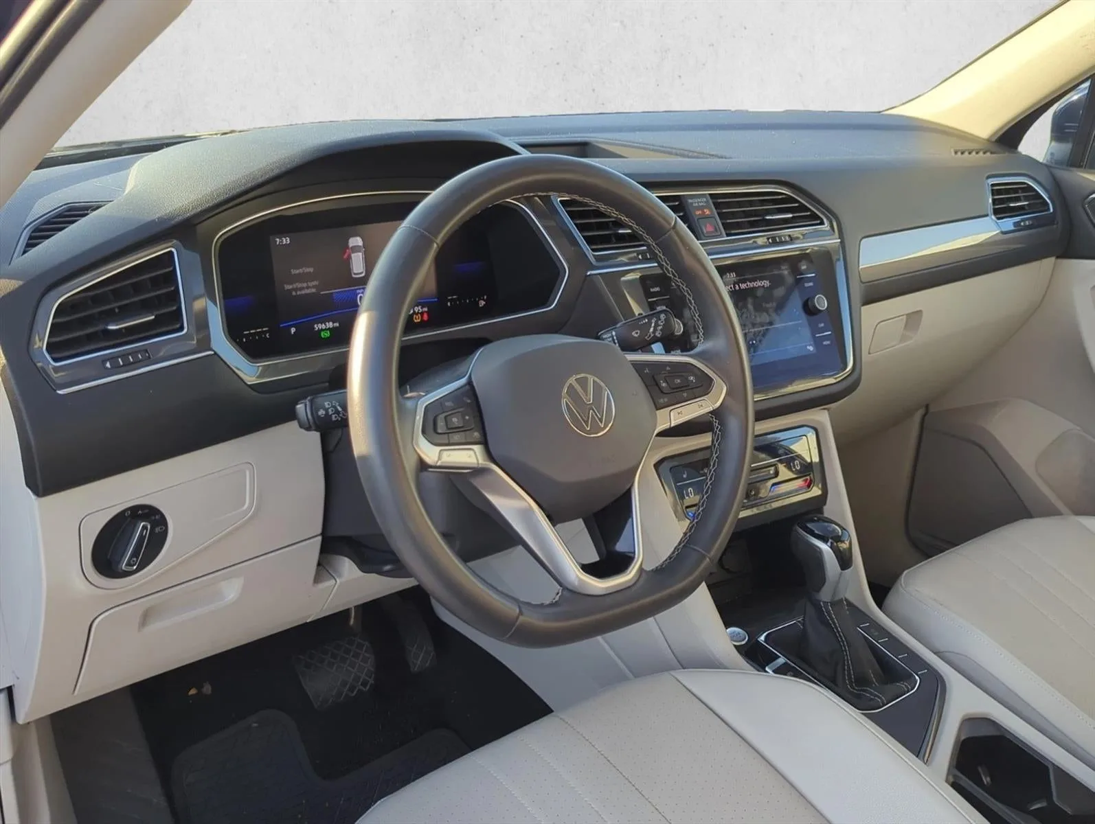 2022 Volkswagen Tiguan 2.0T SE FWD photo 9