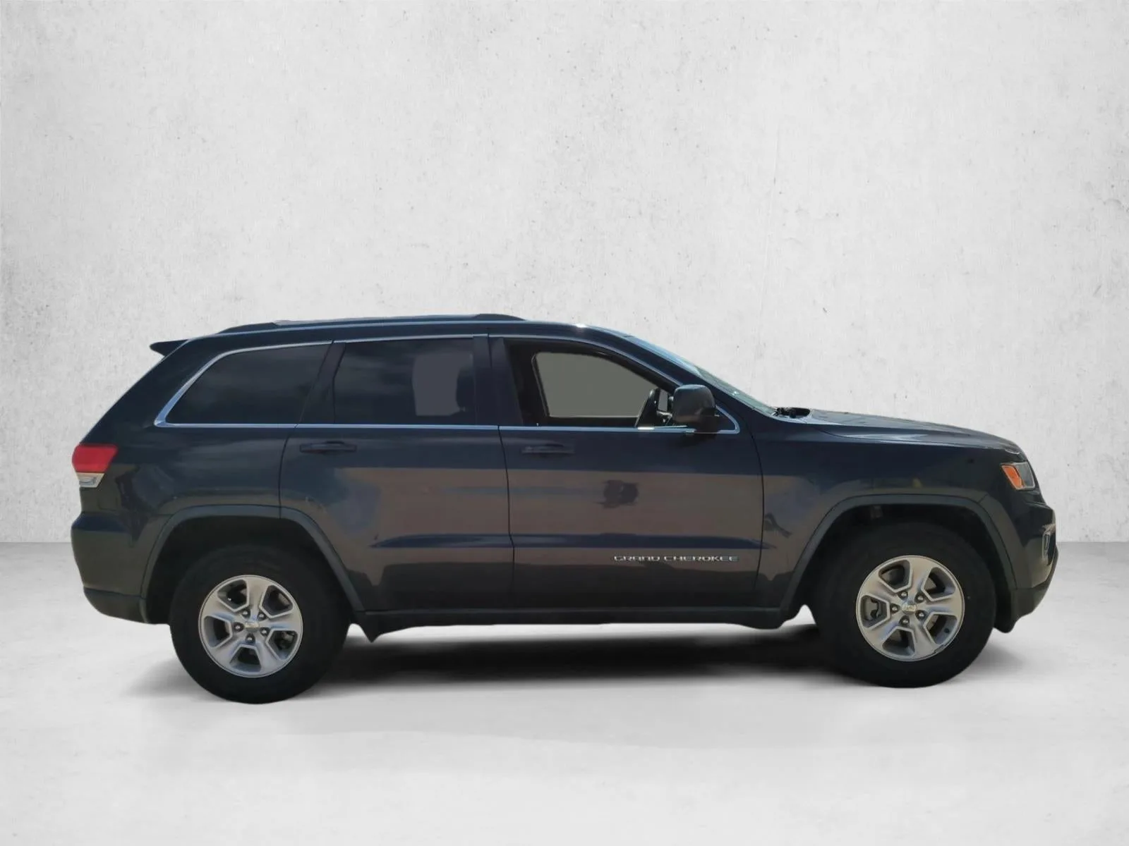 2016 Jeep Grand Cherokee RWD 4dr Laredo photo 3