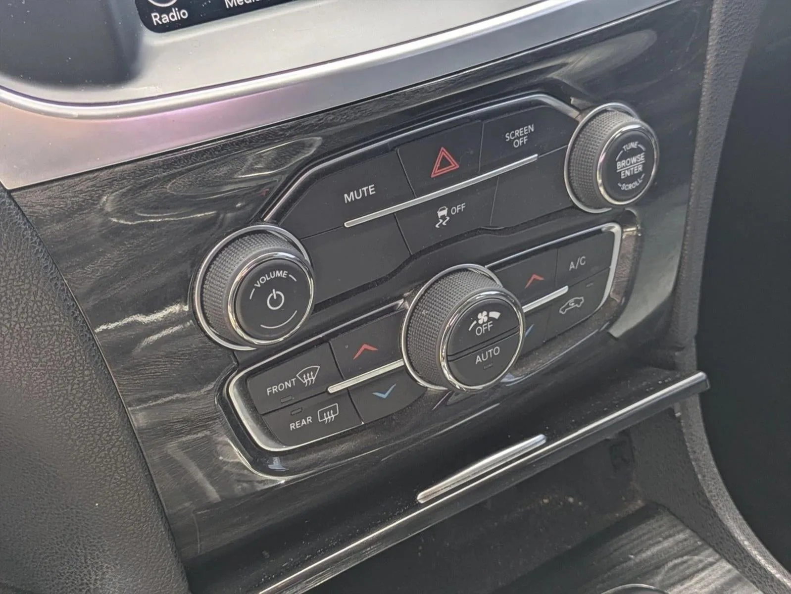 2017 Chrysler 300 Limited photo 12
