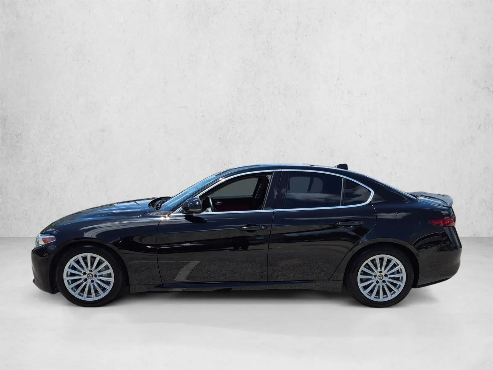2021 Alfa Romeo Giulia RWD photo 8