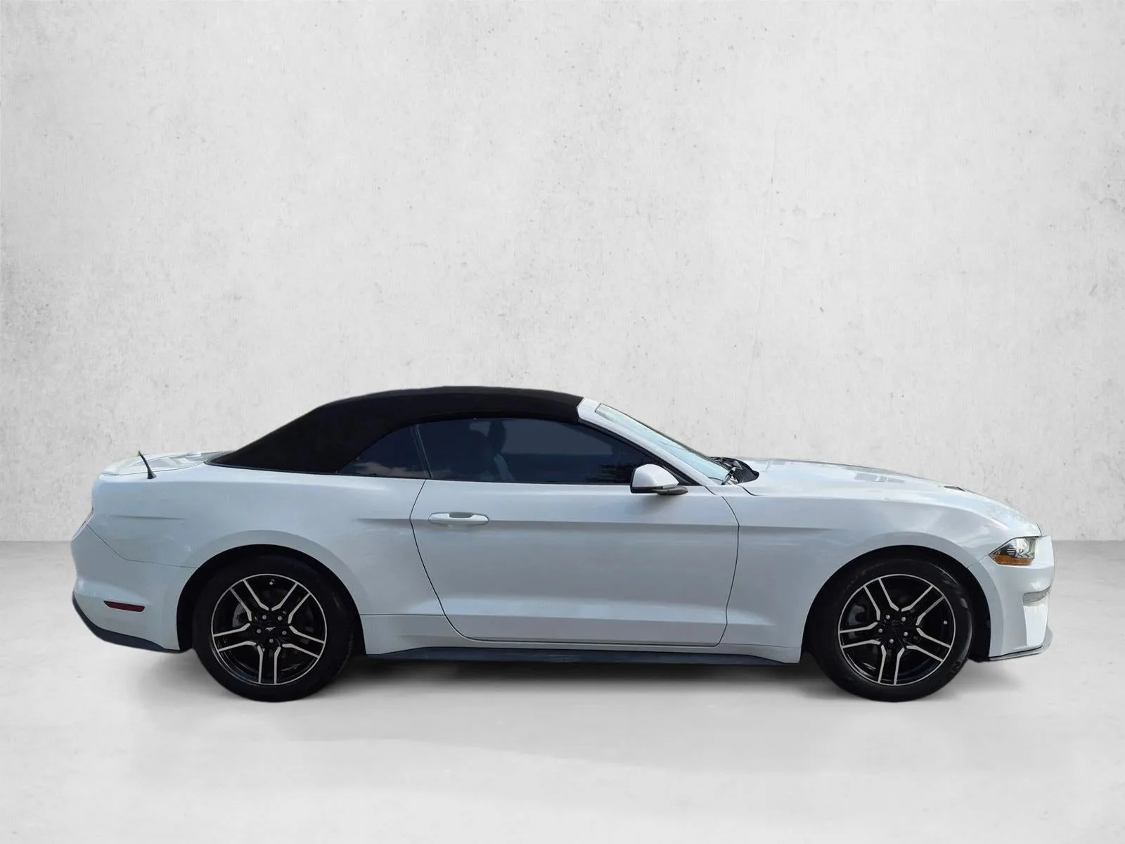 2019 Ford Mustang EcoBoost Premium Convertible photo 4