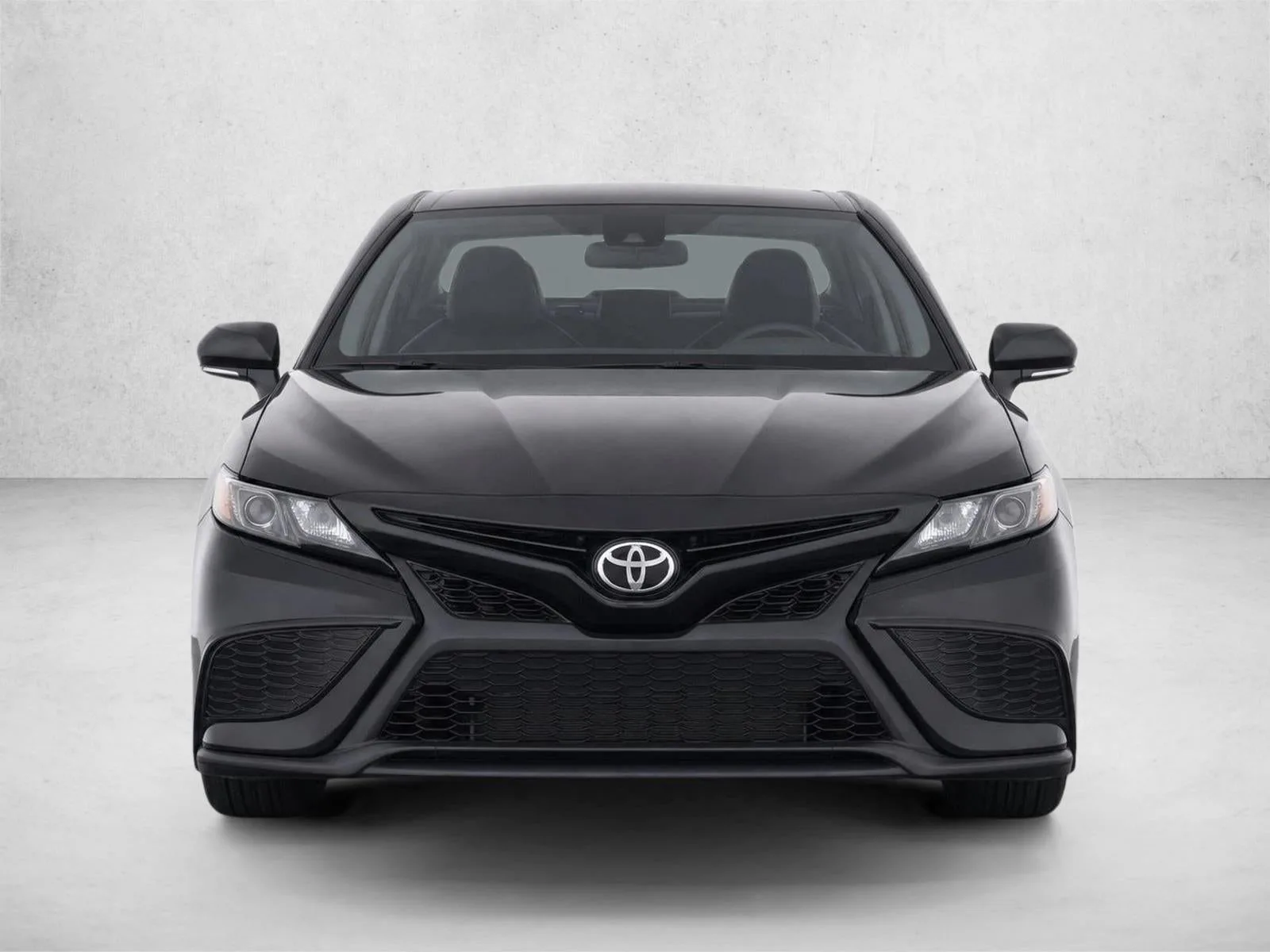 2020 Toyota Camry SE Nightshade Auto (Natl) photo 2