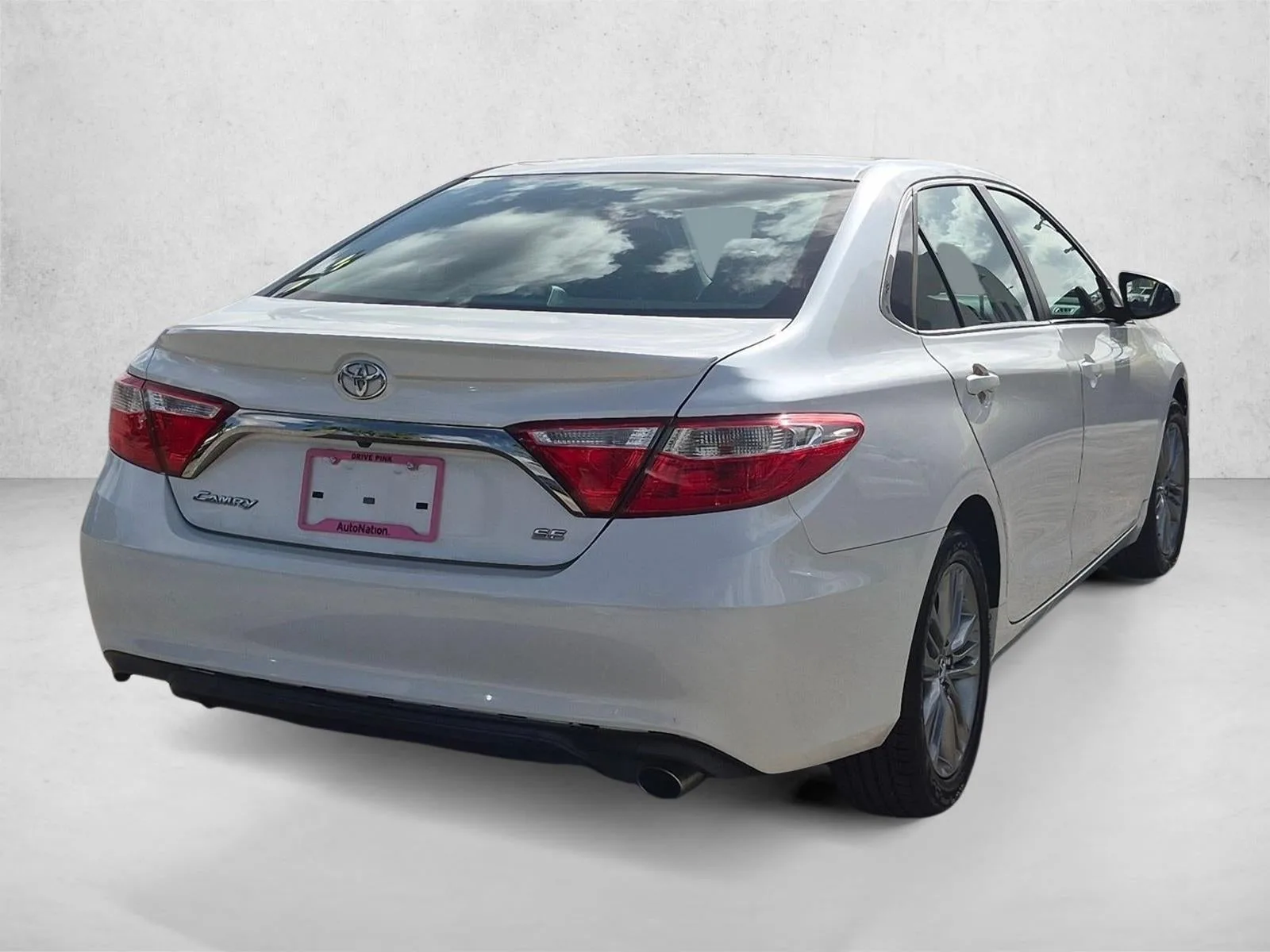 2015 Toyota Camry 4dr Sdn I4 Auto SE (SE) photo 5
