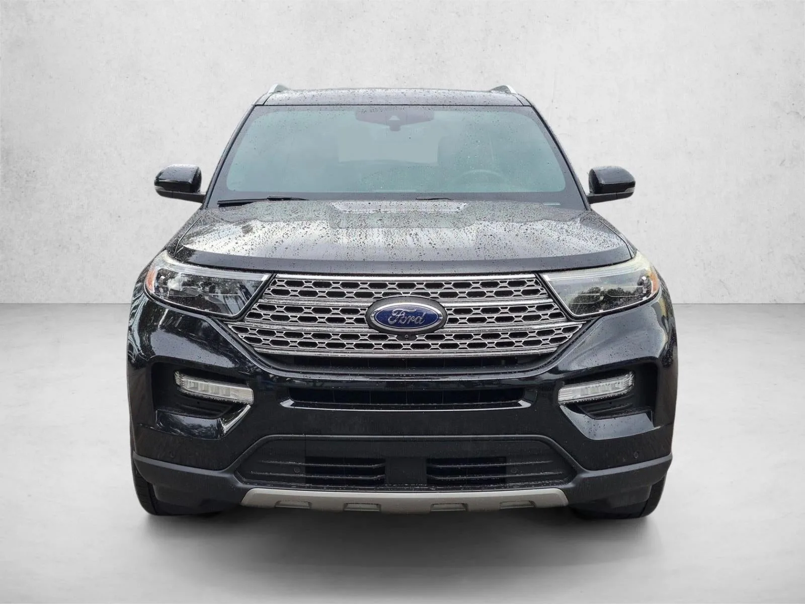 2020 Ford Explorer Limited RWD photo 2