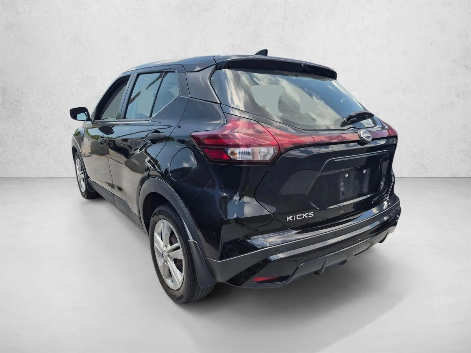 2023 Nissan Kicks S FWD photo 4
