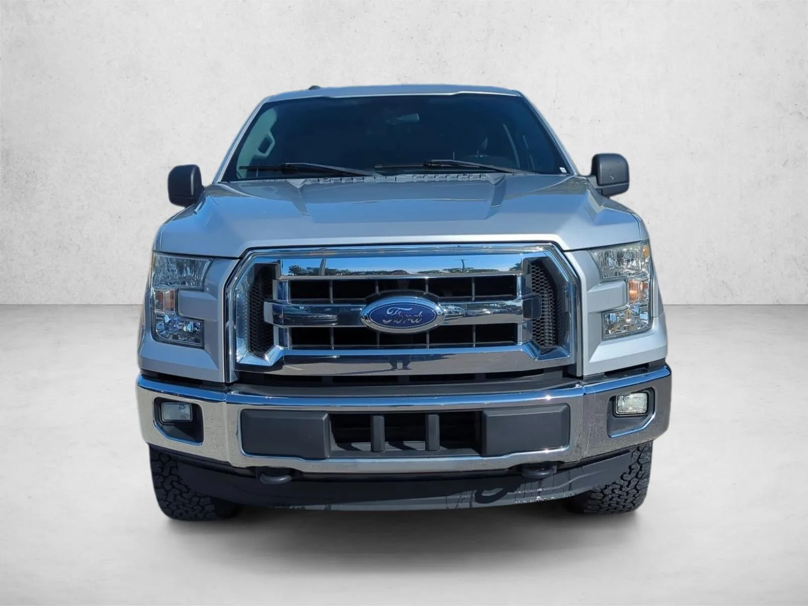 2016 Ford F-150 4WD SuperCrew 5-1/2 Ft Box XLT photo 2
