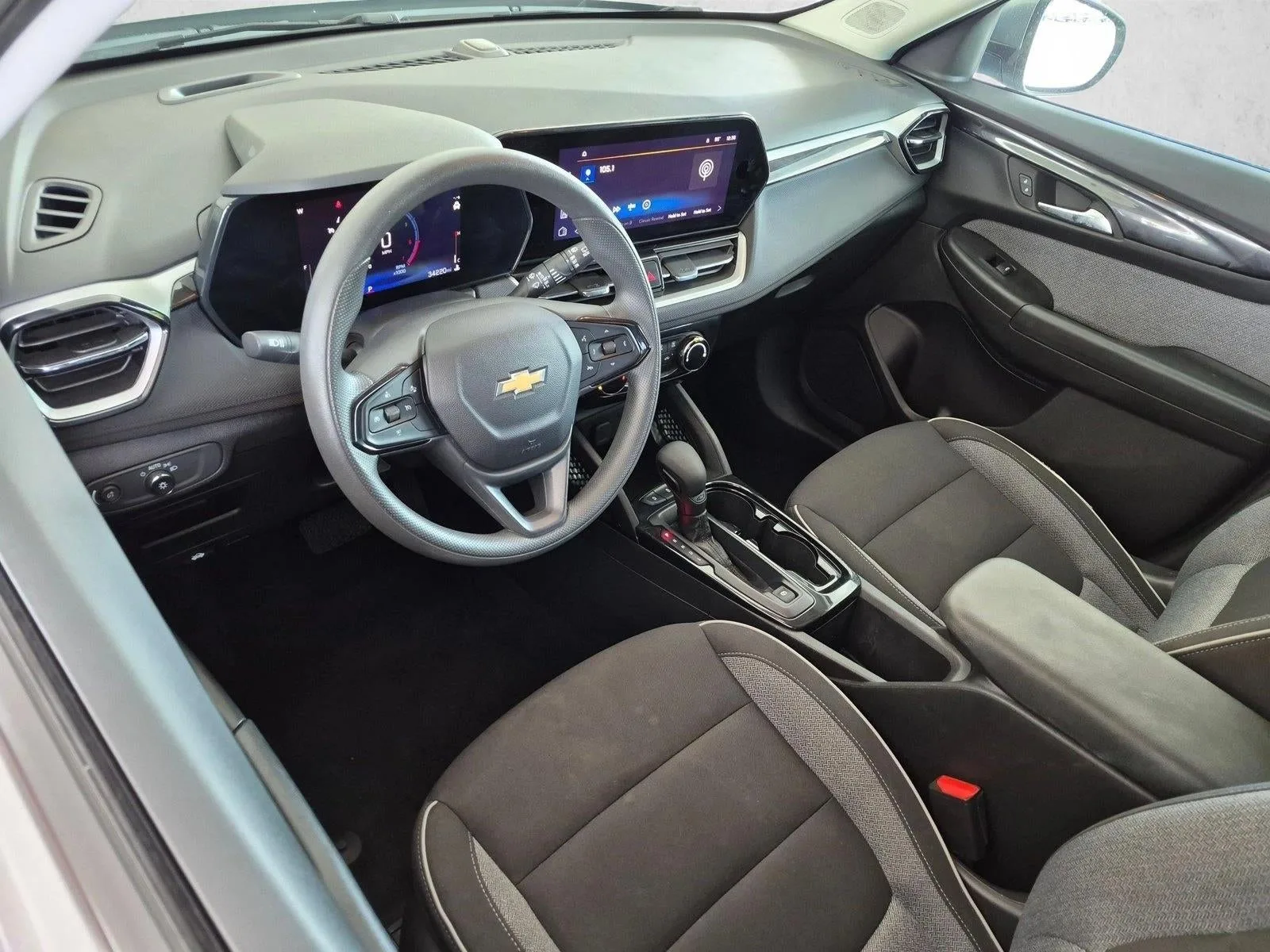 2025 Chevrolet Trailblazer FWD 4dr LT photo 9