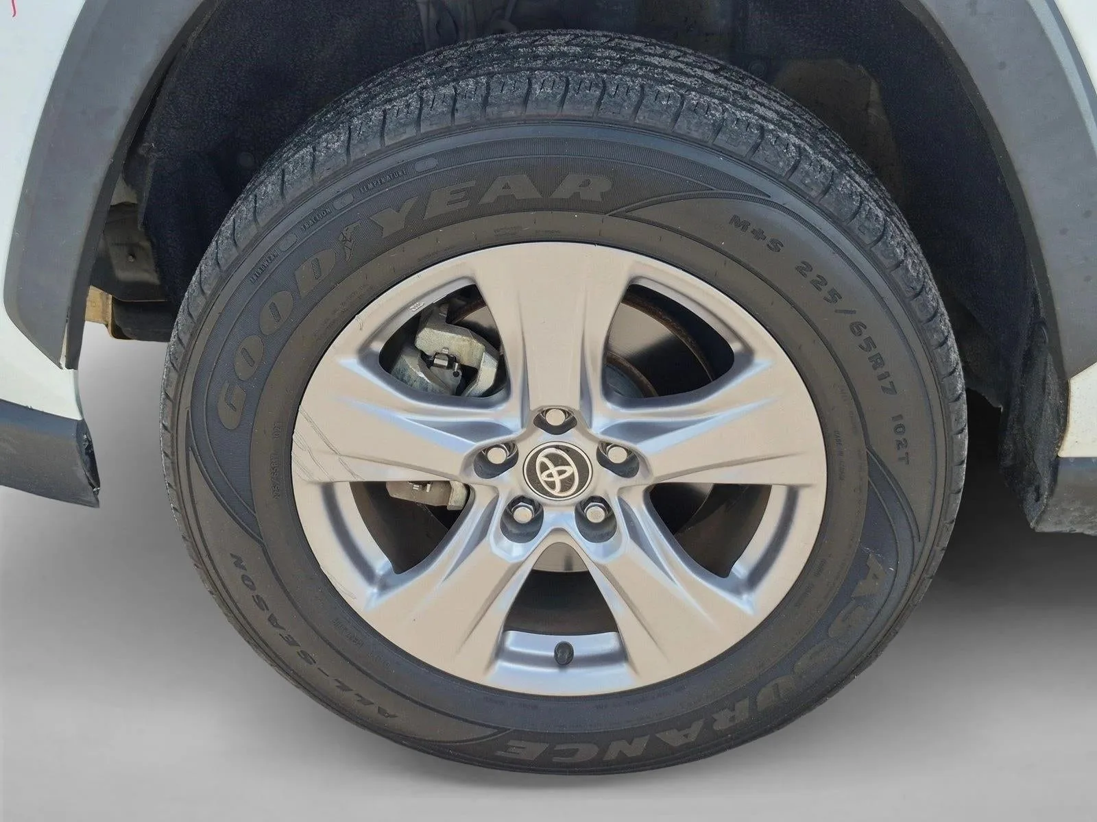 2023 Toyota RAV4 XLE photo 10