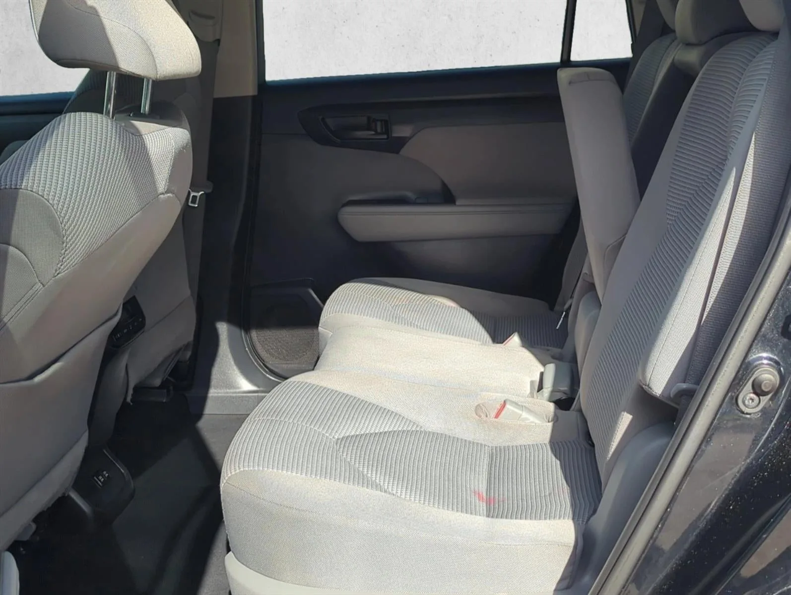 2020 Toyota Highlander LE FWD (GS) photo 12