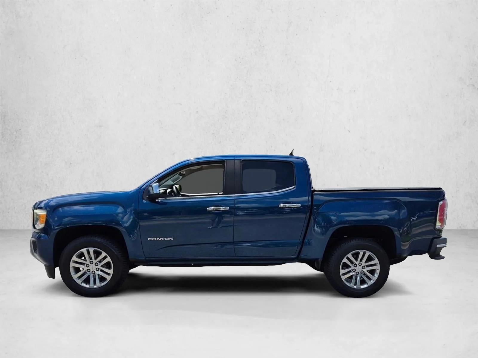 2019 GMC Canyon Crew Cab Short Box 2-Wheel Drive SLT photo 7