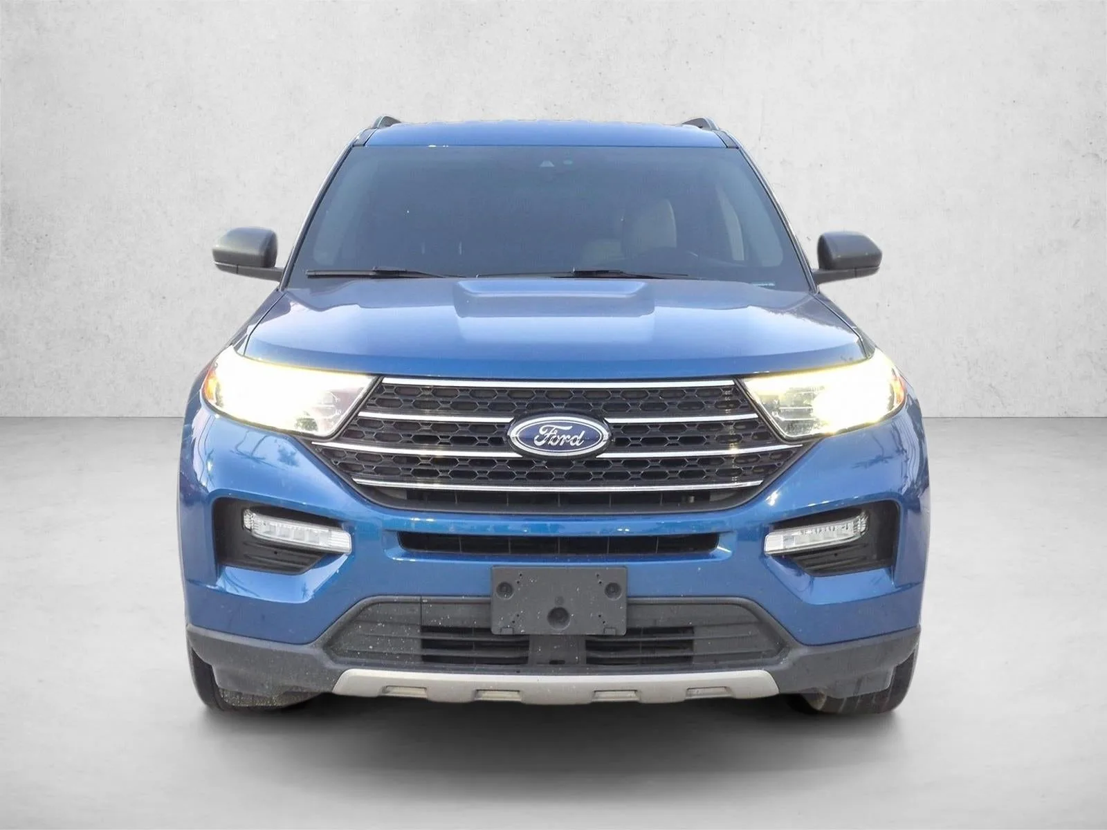 2020 Ford Explorer XLT RWD photo 2