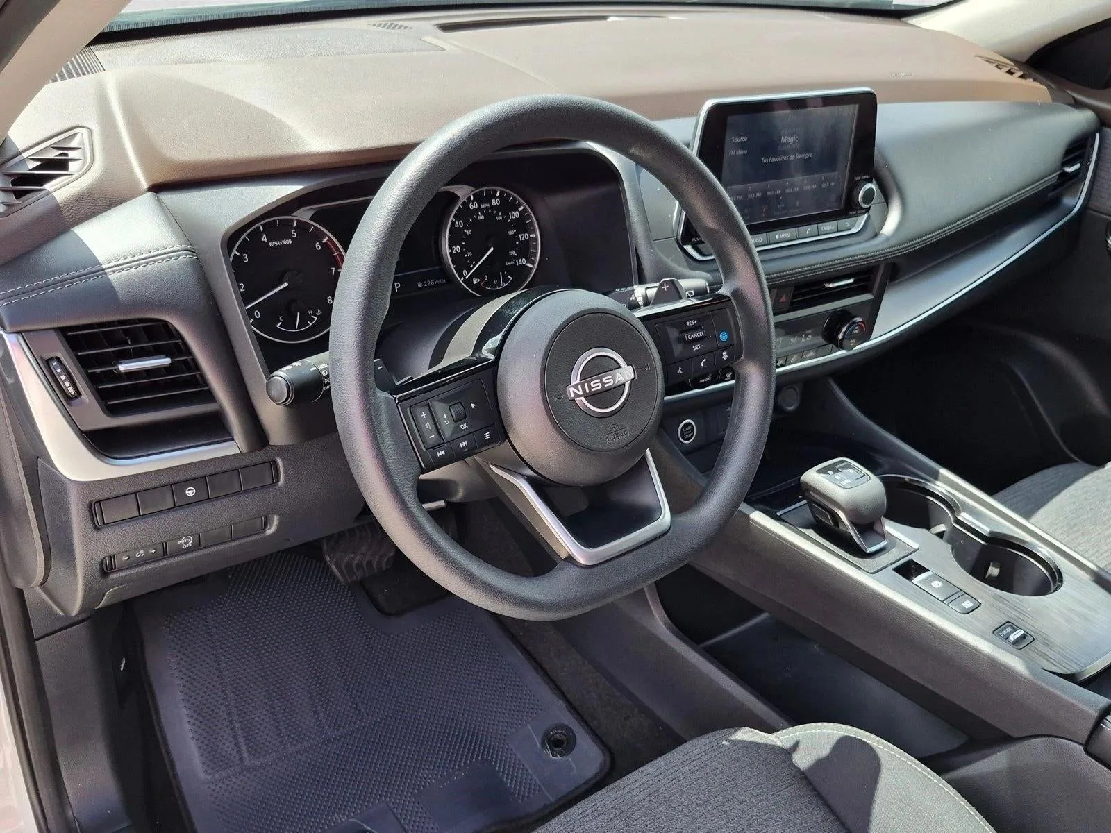 2023 Nissan Rogue FWD SV photo 12