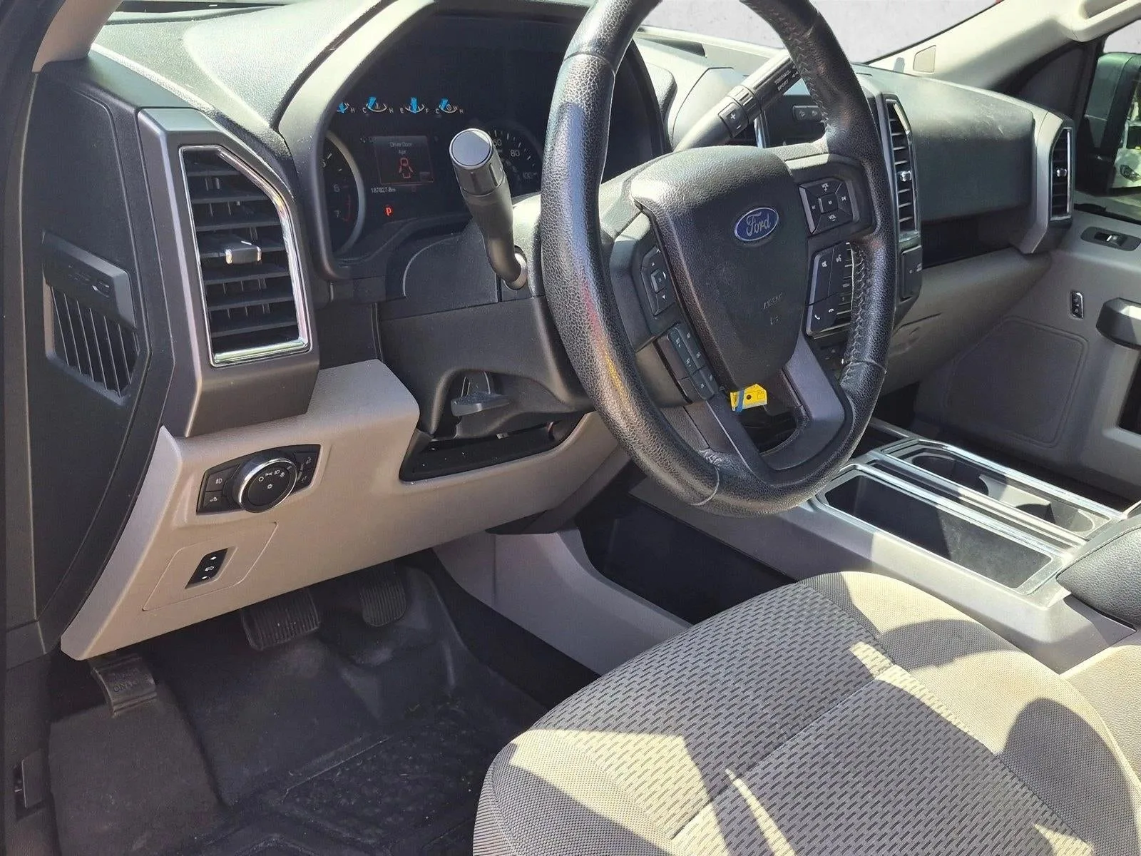2016 Ford F-150 XLT photo 3