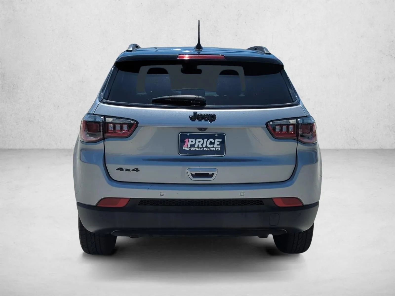 2023 Jeep Compass Altitude 4x4 photo 5