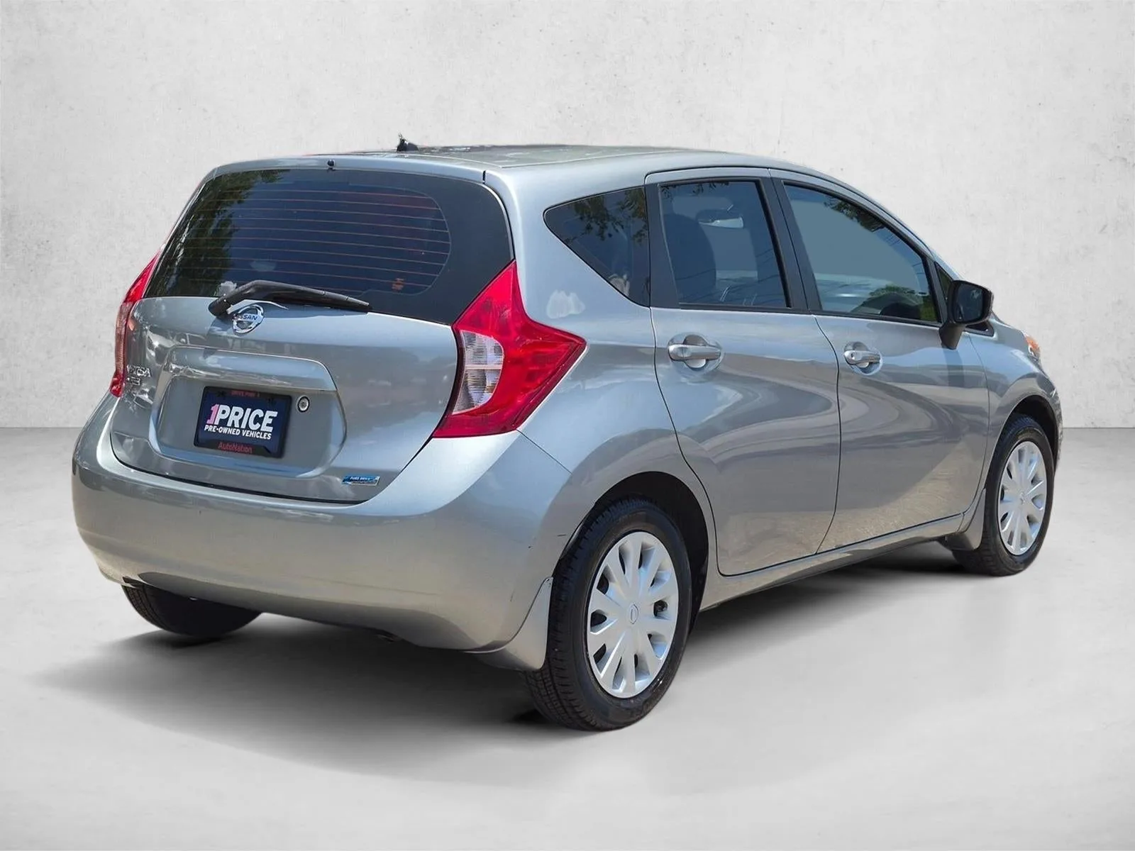 2015 Nissan Versa Note 5dr HB CVT 1.6 S Plus photo 5
