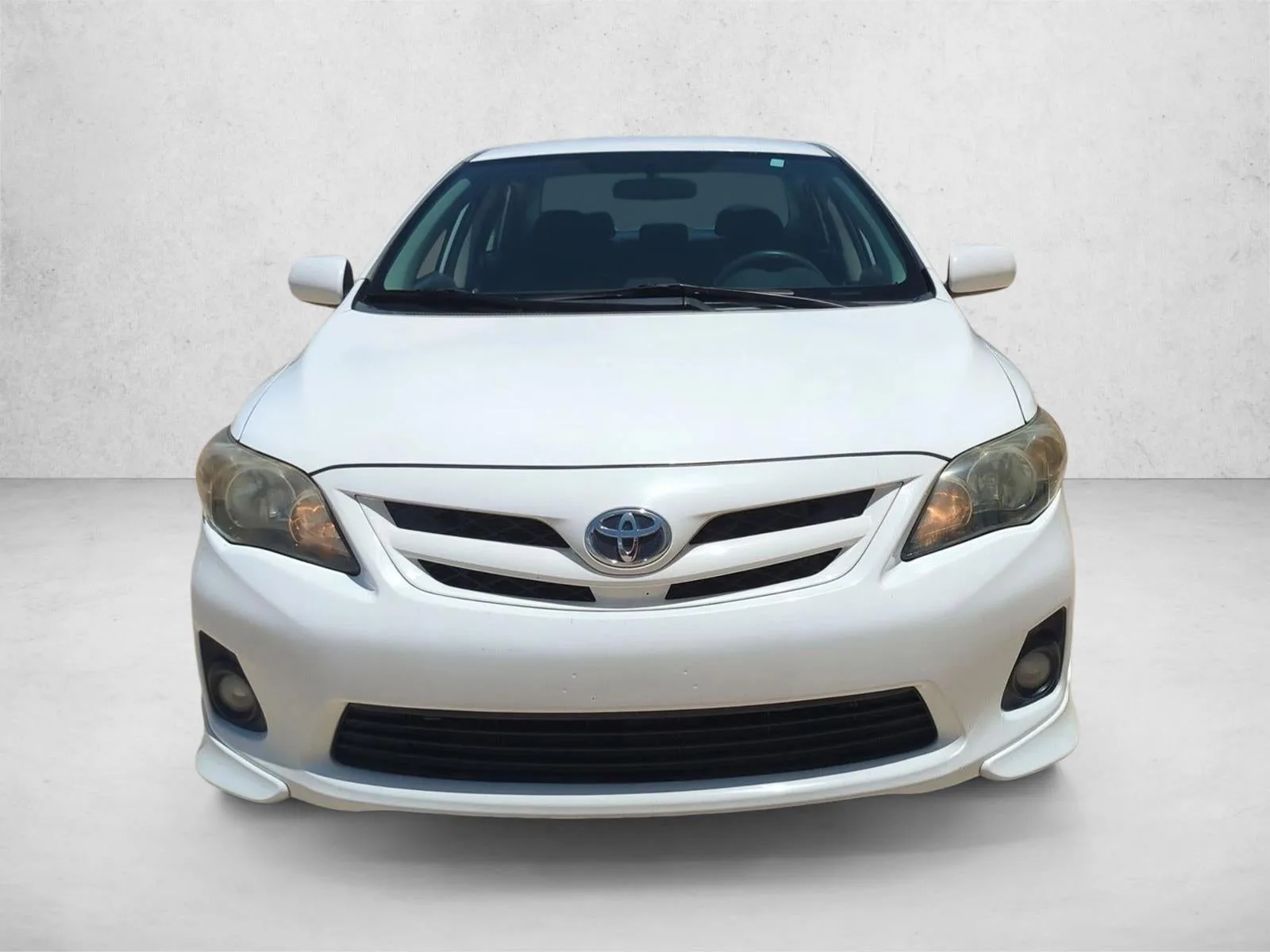 2013 Toyota Corolla 4dr Sdn Auto S (Natl) photo 2
