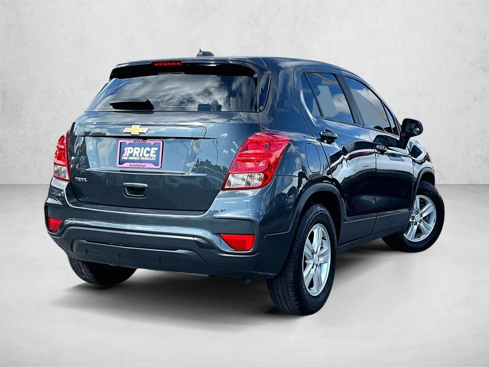 2020 Chevrolet Trax LS photo 2