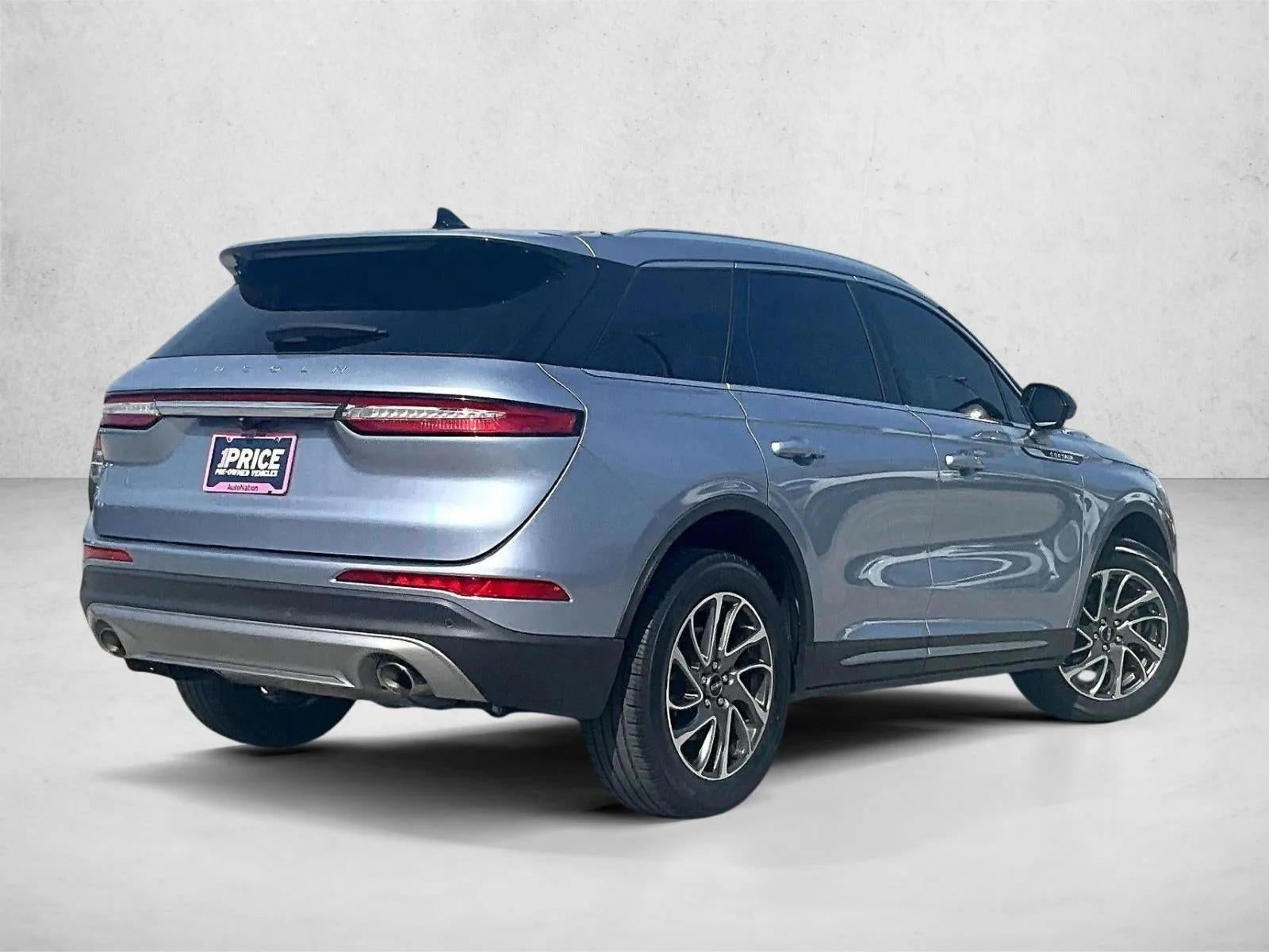 2022 Lincoln Corsair Standard photo 2