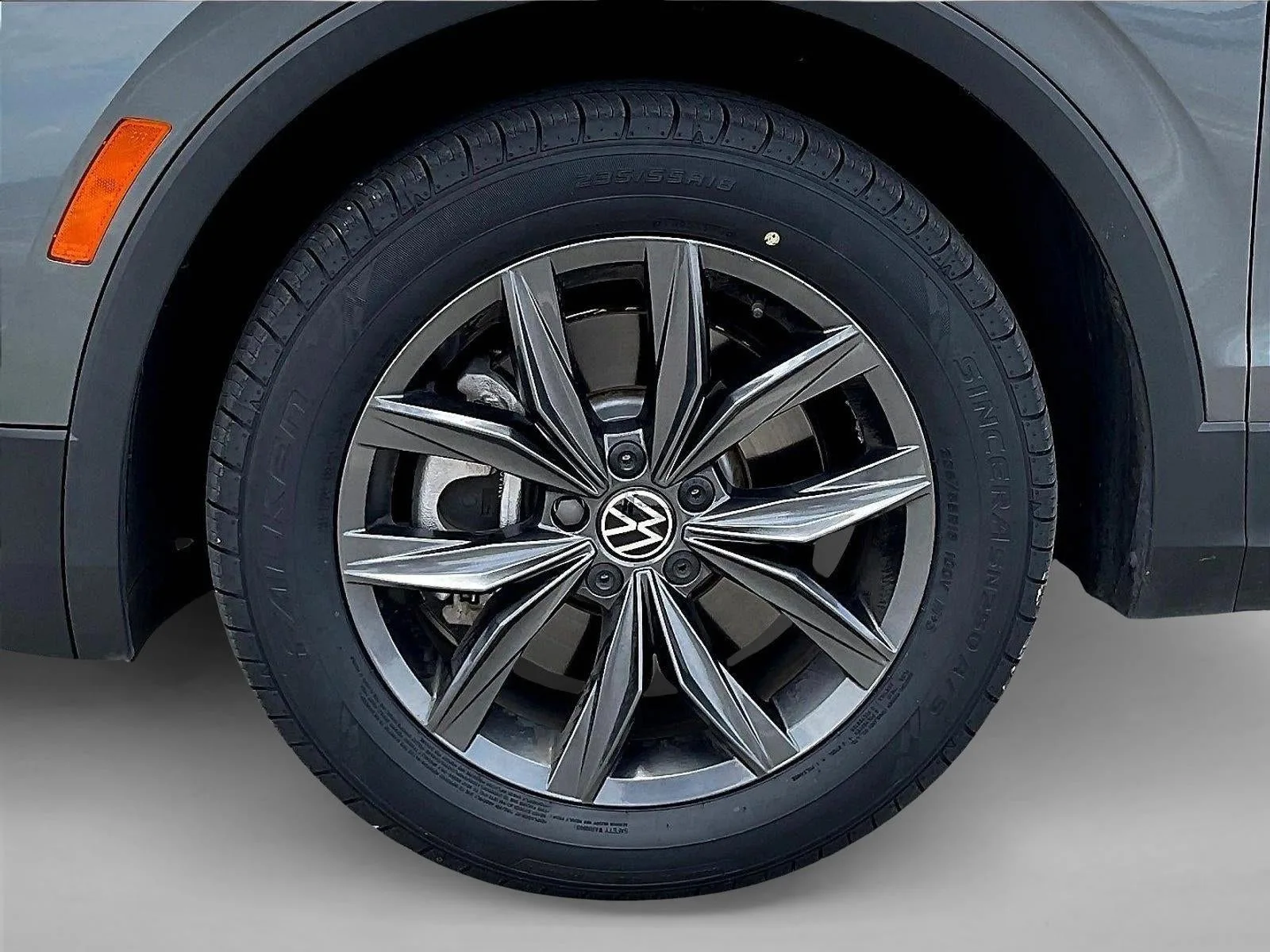 2023 Volkswagen Tiguan 2.0T SE FWD photo 10