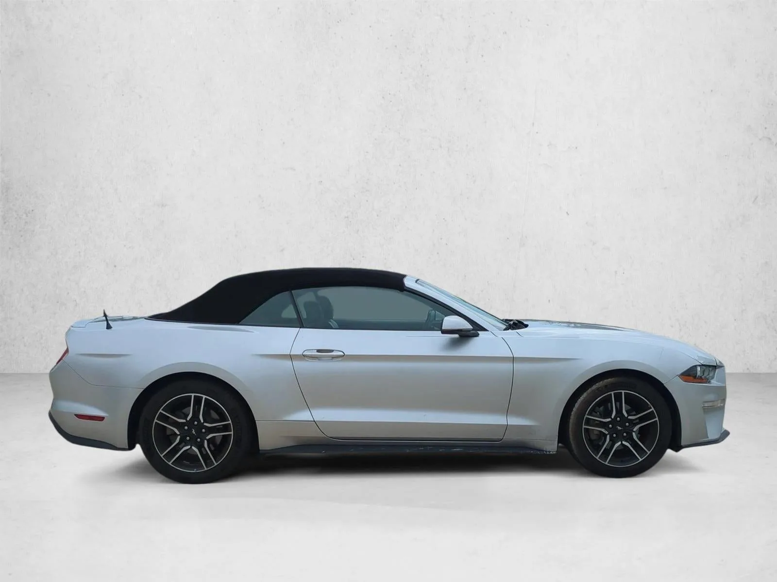 2018 Ford Mustang EcoBoost Premium Convertible photo 4