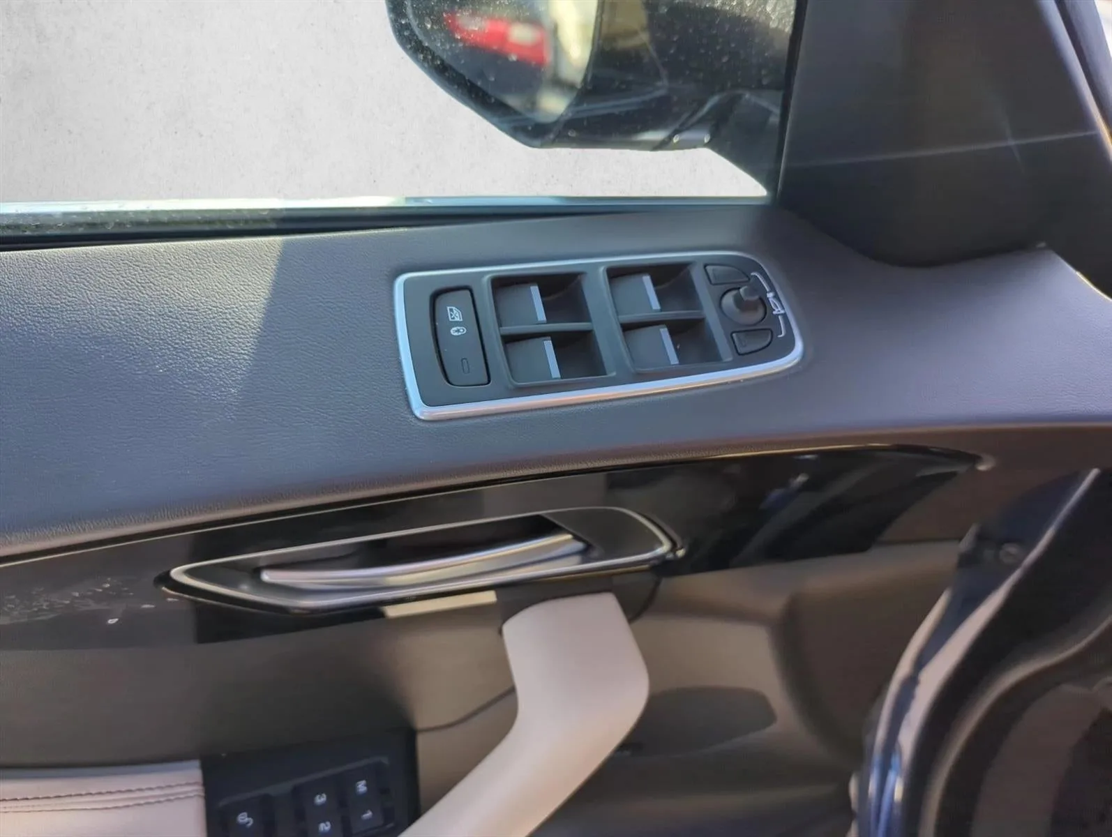 2017 Jaguar F-PACE 35t Prestige AWD photo 10