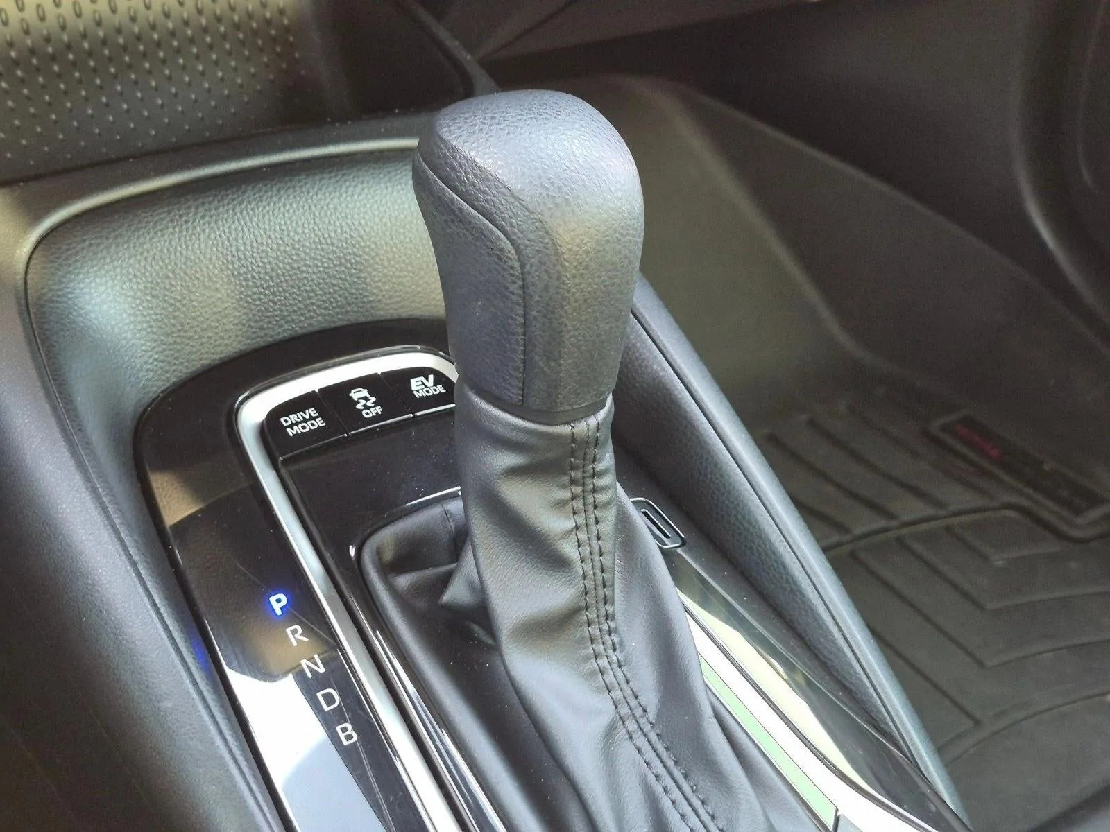 2023 Toyota Corolla Hybrid LE FWD (Natl) photo 11
