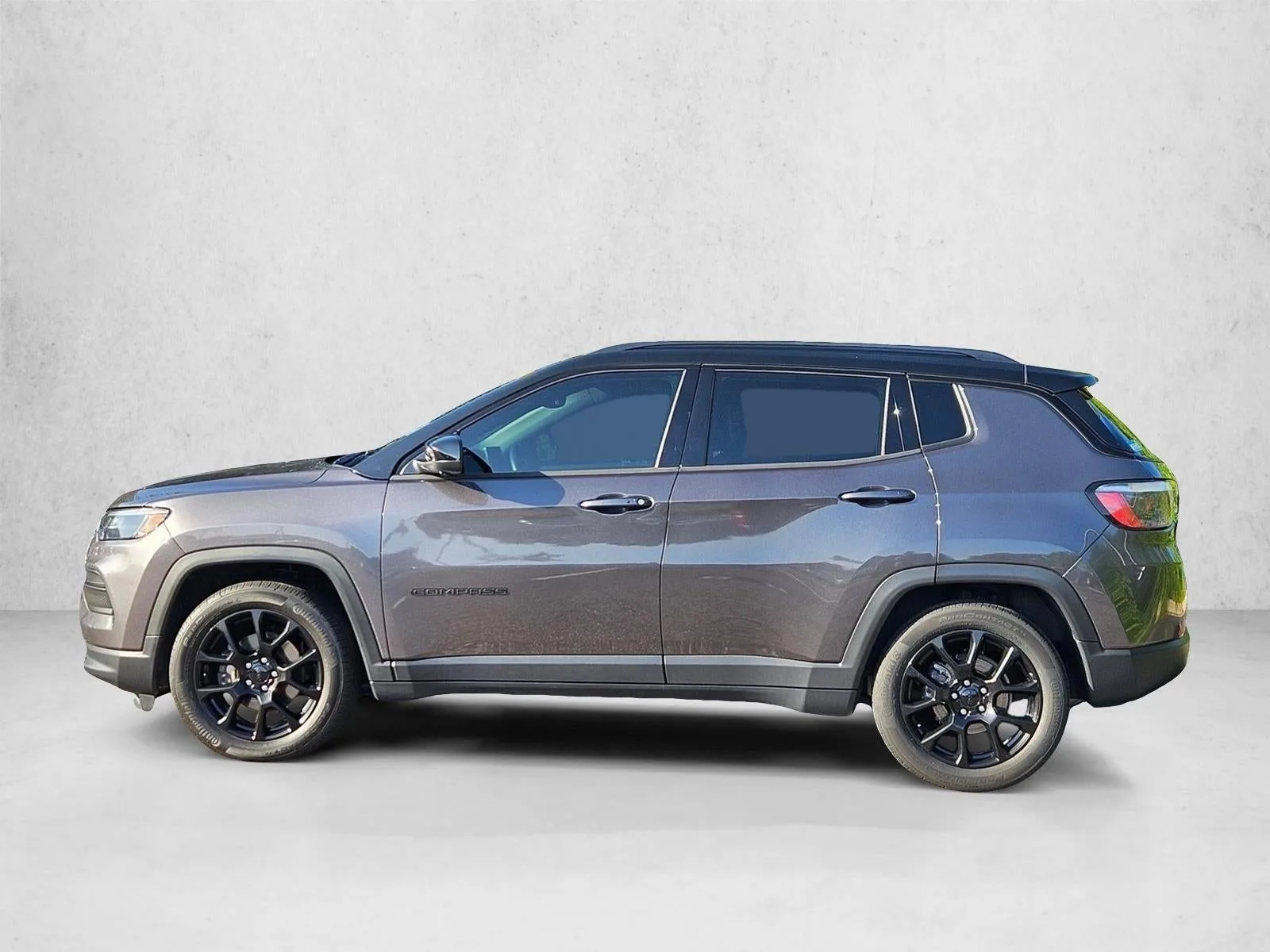 2022 Jeep Compass Altitude FWD photo 3