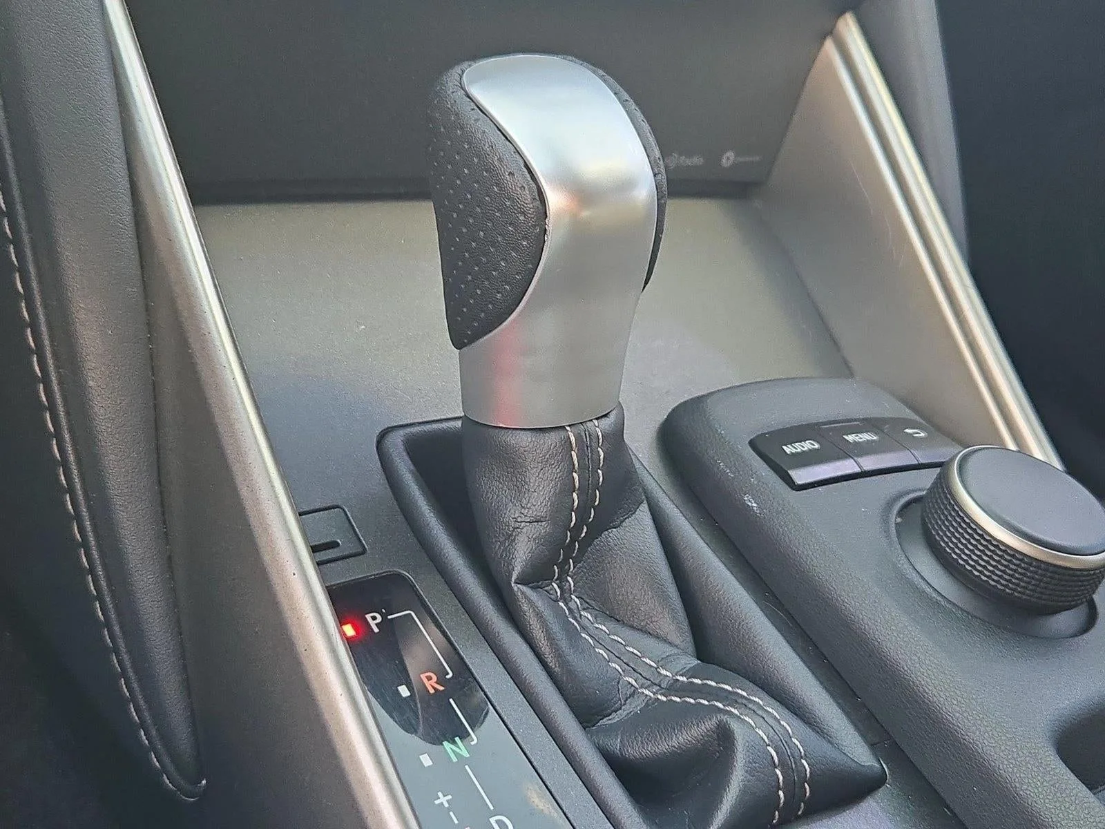 2019 Lexus IS 300 RWD photo 12