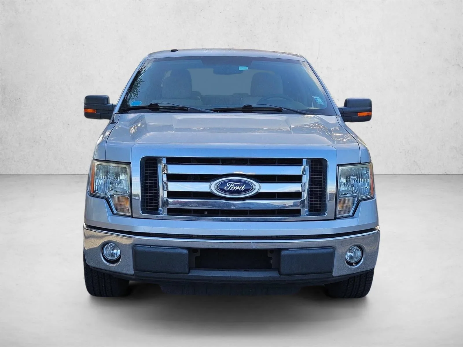 2010 Ford F-150 2WD SuperCrew 5-1/2 Ft Box XLT photo 2
