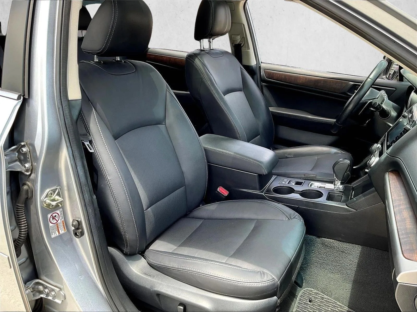 2017 Subaru Outback 3.6R Limited photo 9