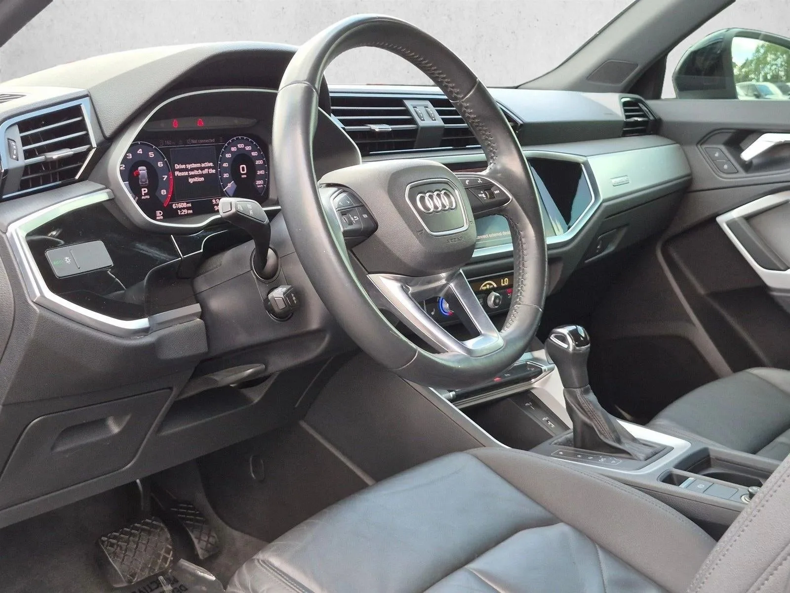 2019 Audi Q3 2.0 TFSI Premium quattro photo 9
