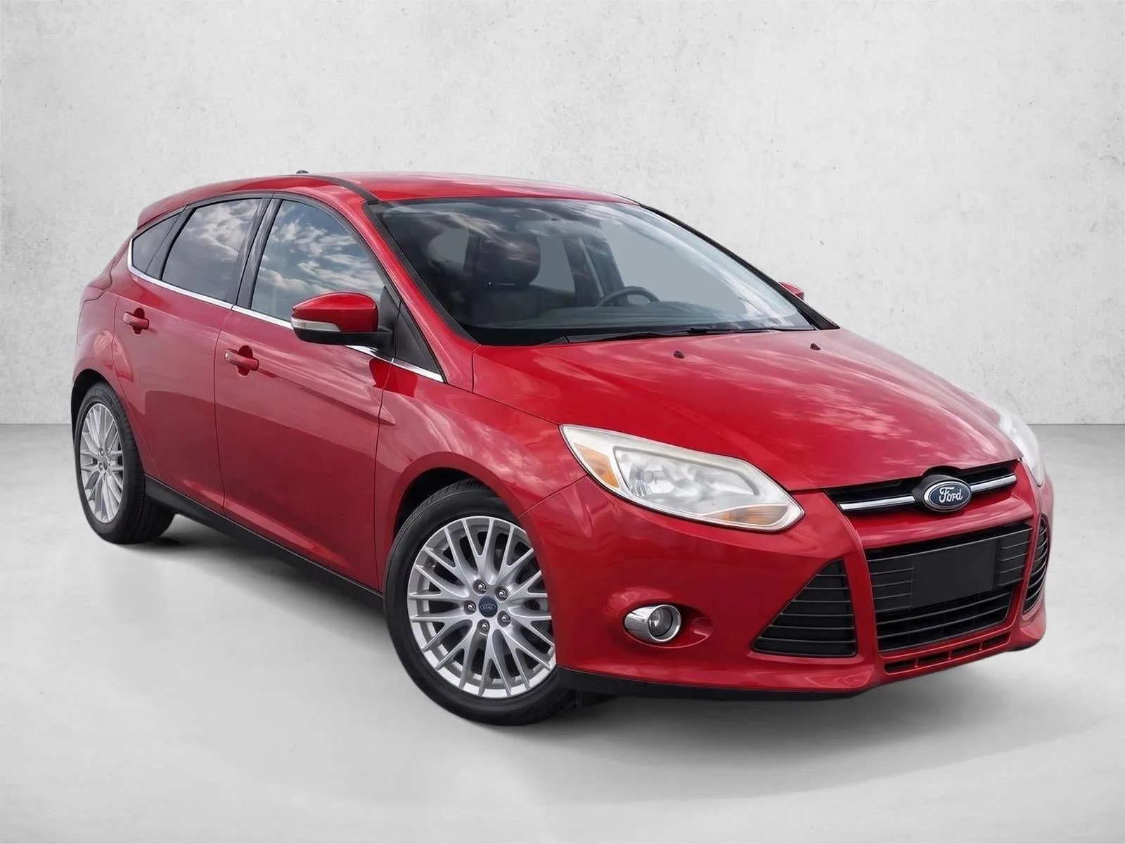 2012 Ford Focus 5dr HB SEL photo 3