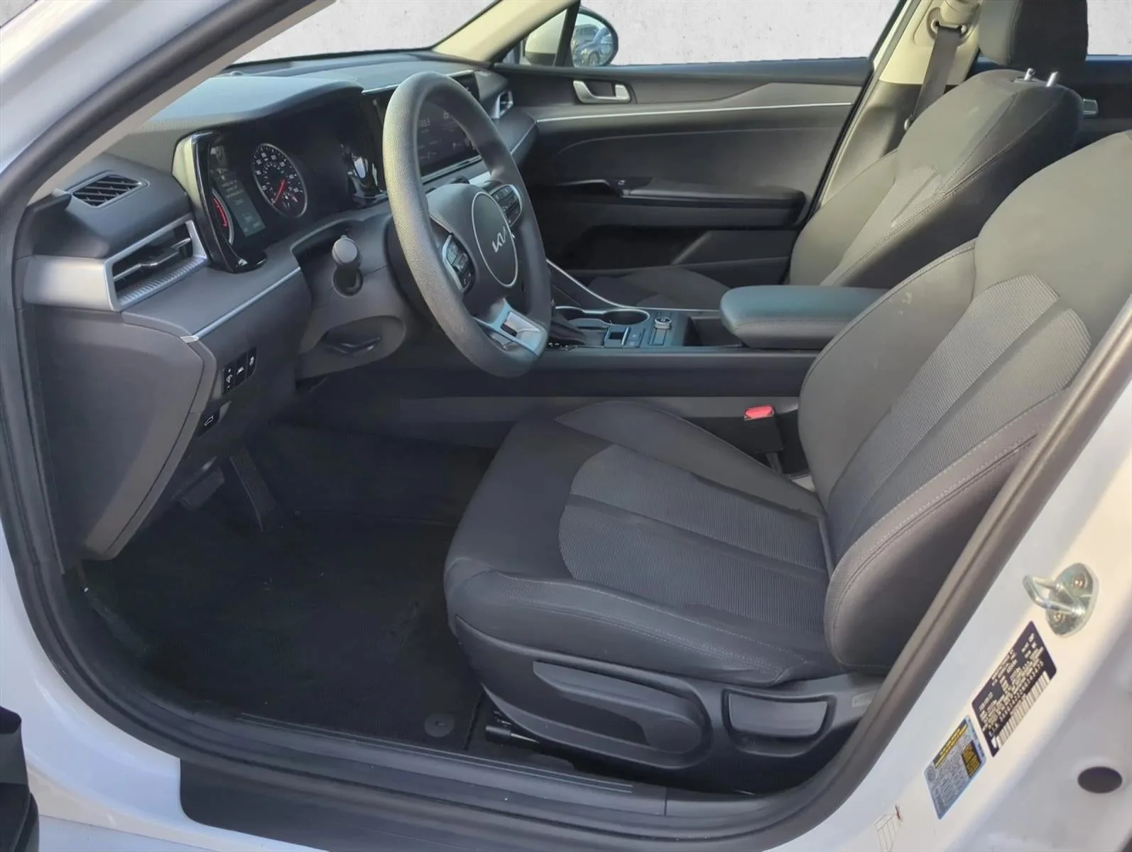 2022 Kia K5 LXS Auto FWD photo 11