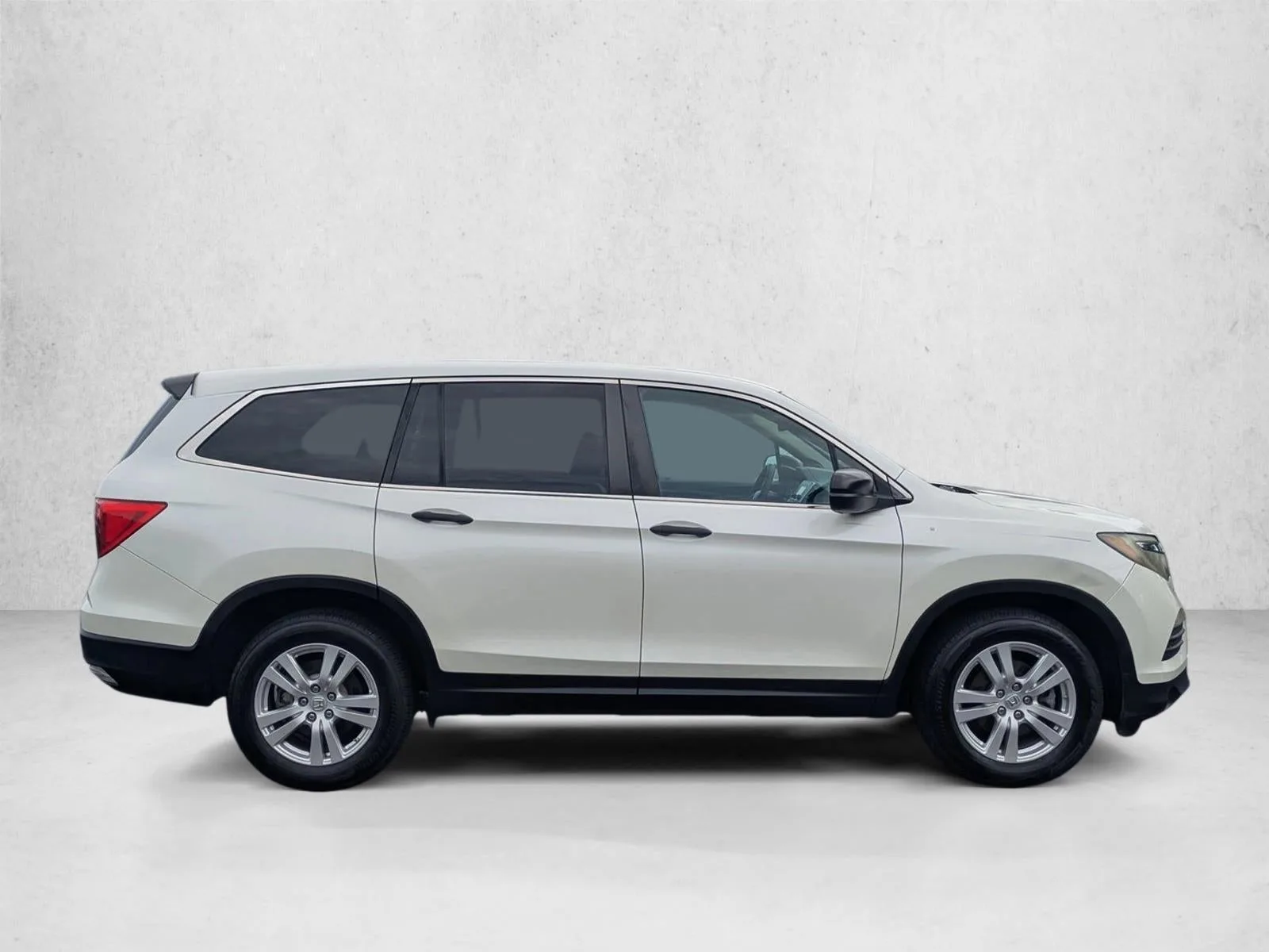 2017 Honda Pilot LX 2WD photo 4