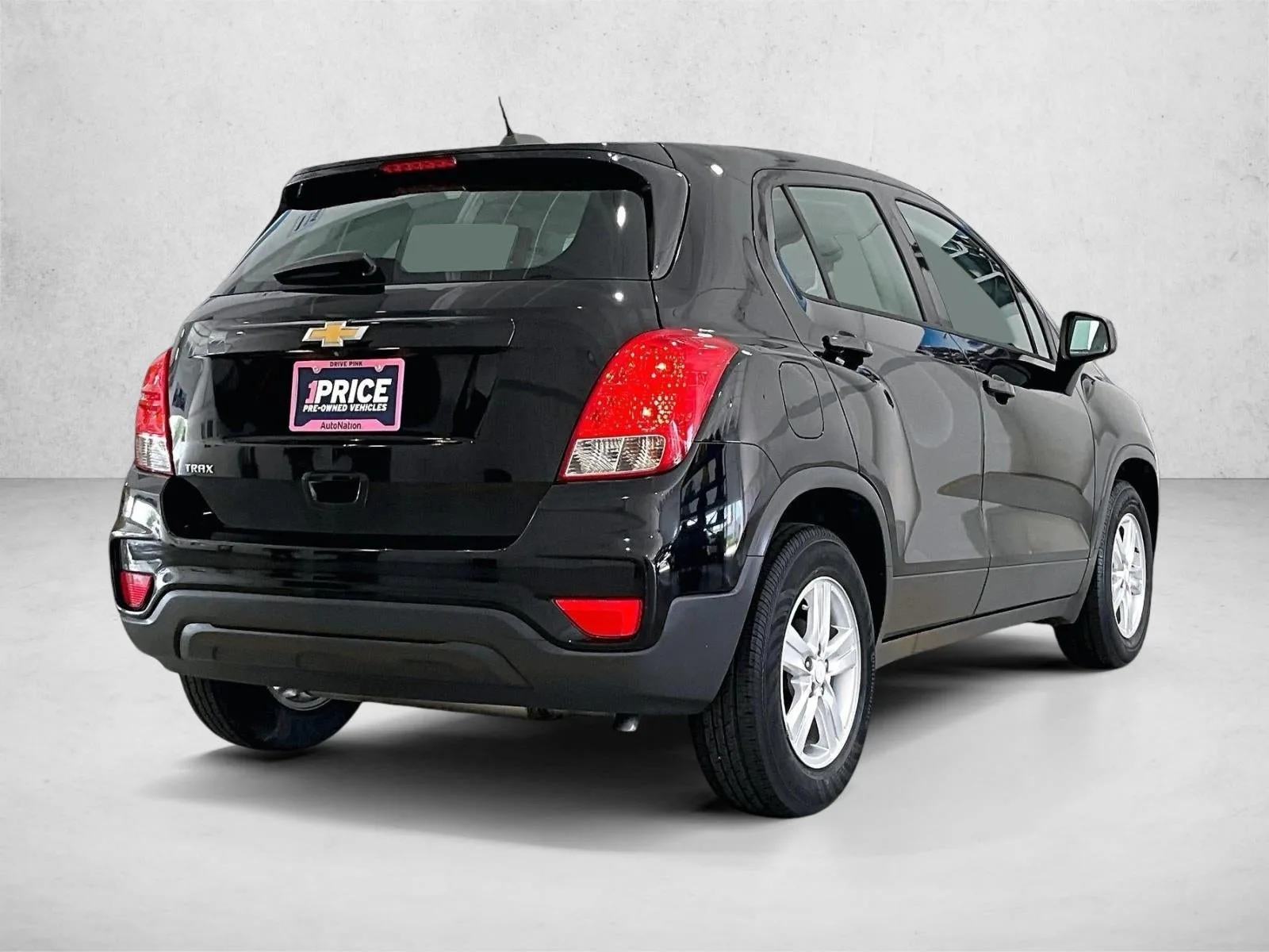 2019 Chevrolet Trax LS photo 2