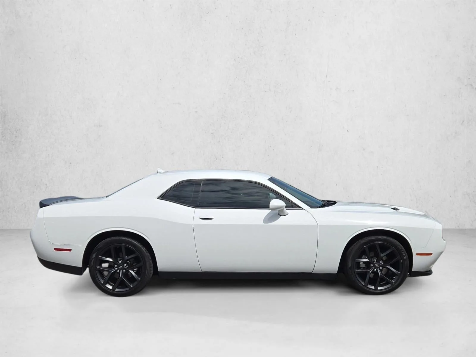 2023 Dodge Challenger SXT RWD photo 4
