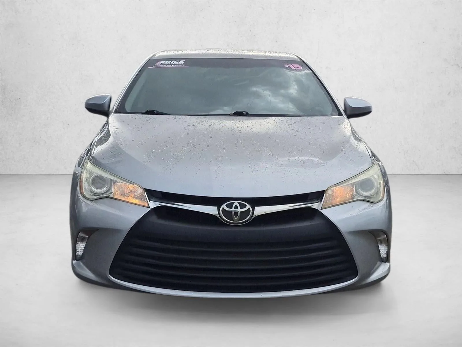 2015 Toyota Camry XLE photo 2